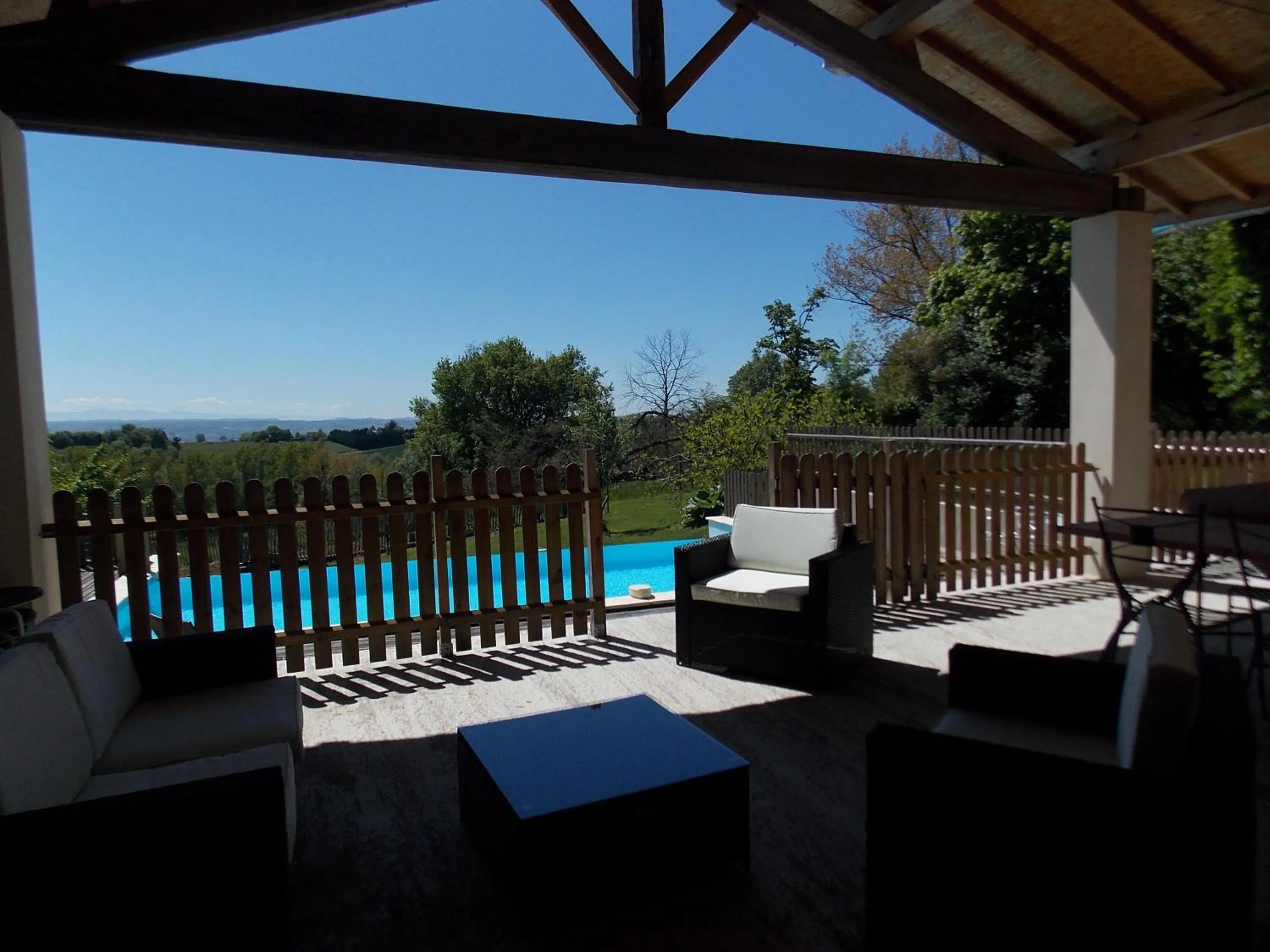 Pool view in A La Mare du Vieux Chêne