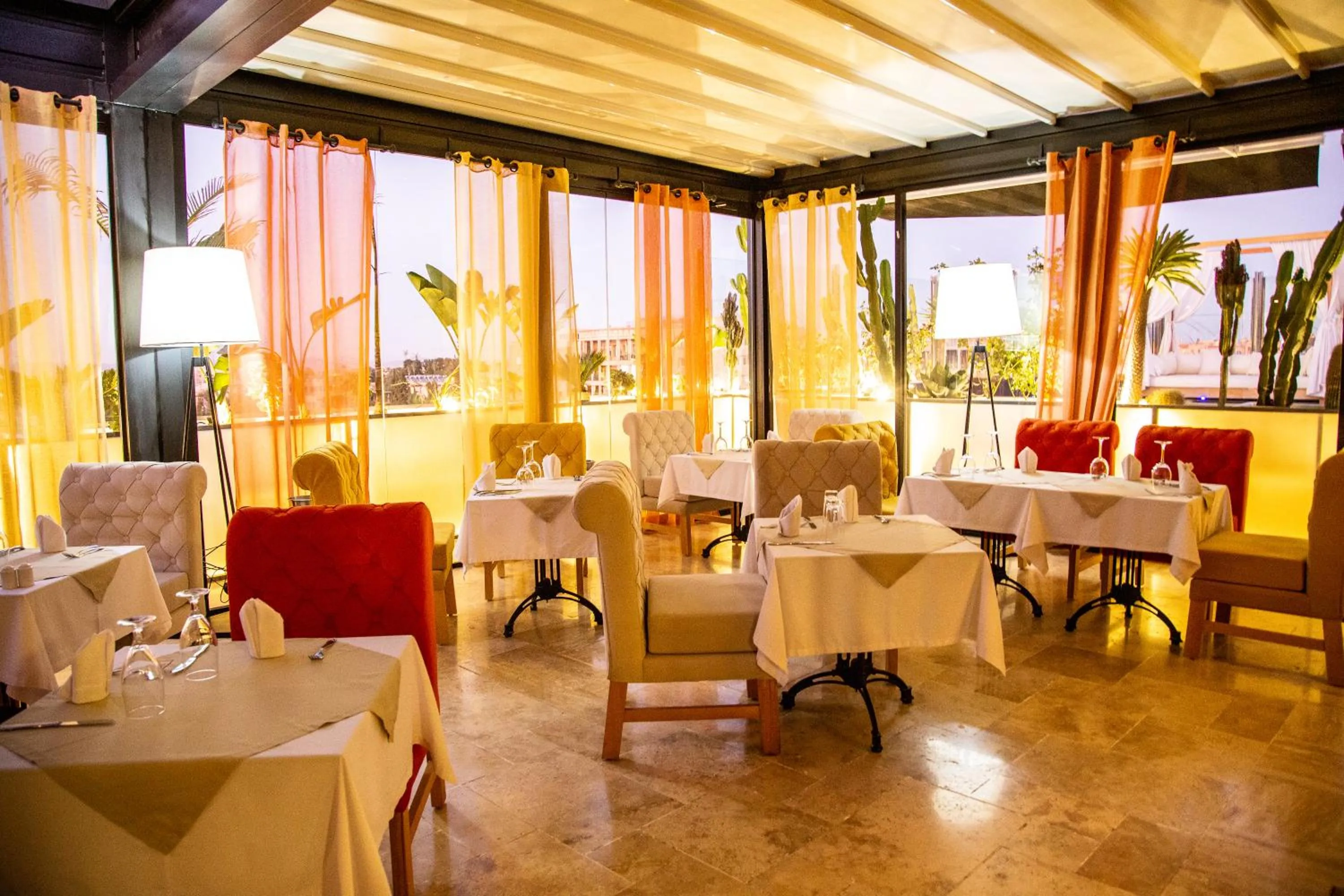 Restaurant/places to eat in Medina Loft & Spa