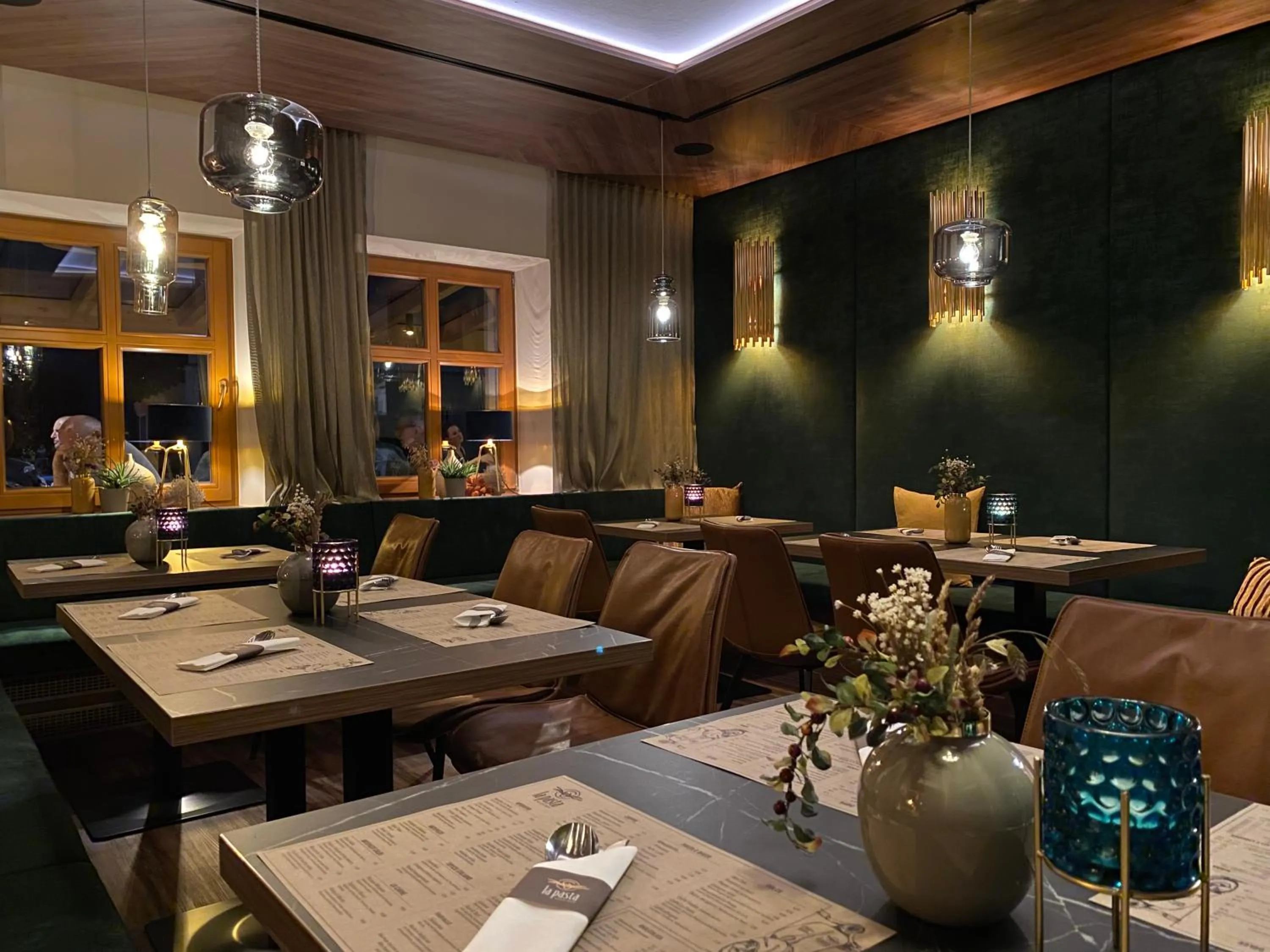 Restaurant/places to eat in La Pasta Hotel Restaurant