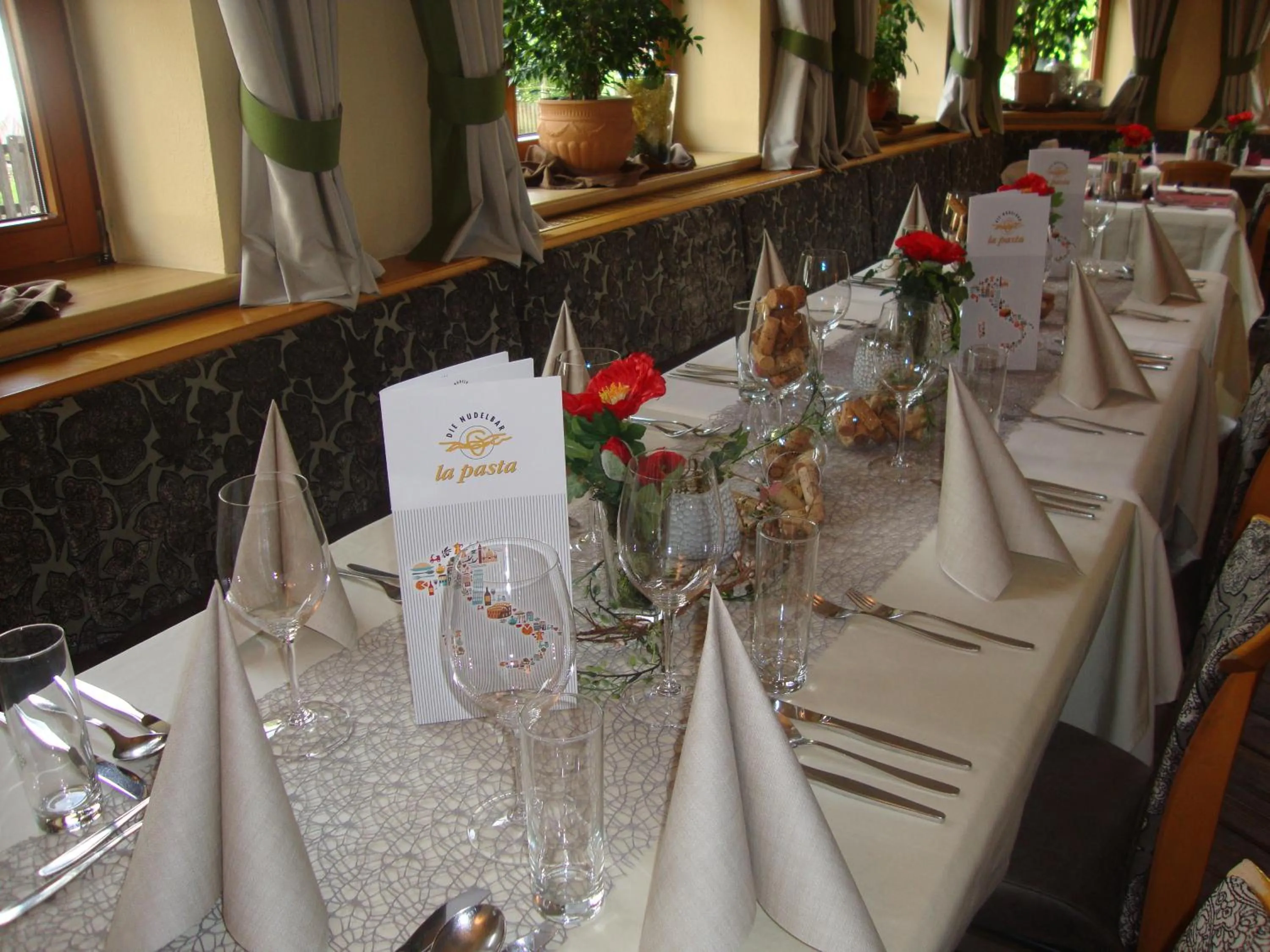 Restaurant/places to eat in La Pasta Hotel Restaurant