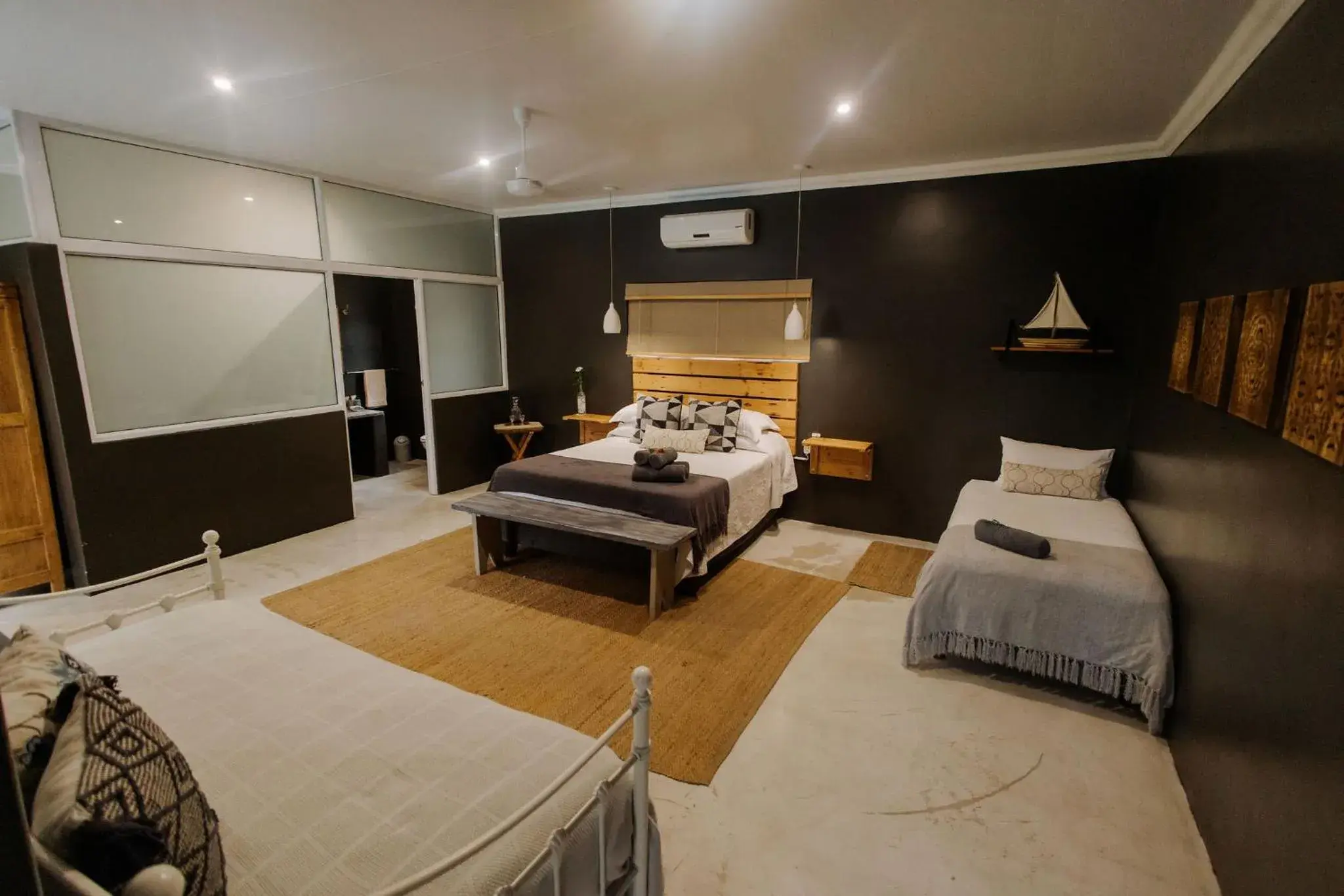 Family Room with Pool Access in iGwalagwala Guest House Family Room with Pool Access in iGwalagwala Guest House