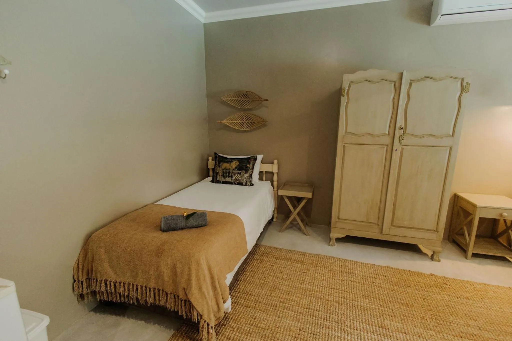 Bed in iGwalagwala Guest House