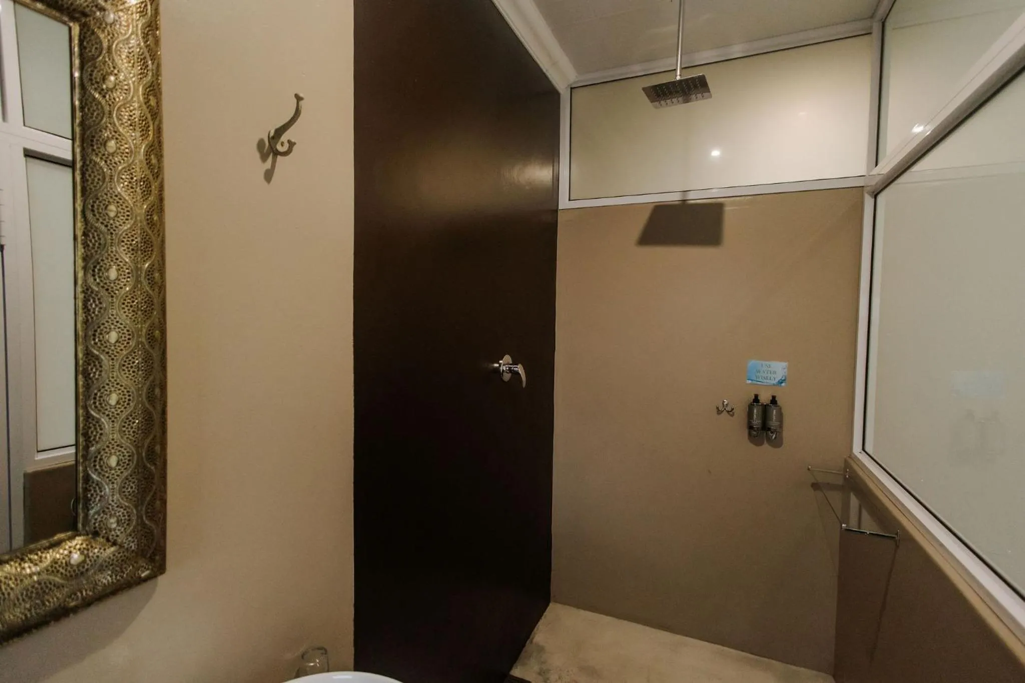 Shower in iGwalagwala Guest House