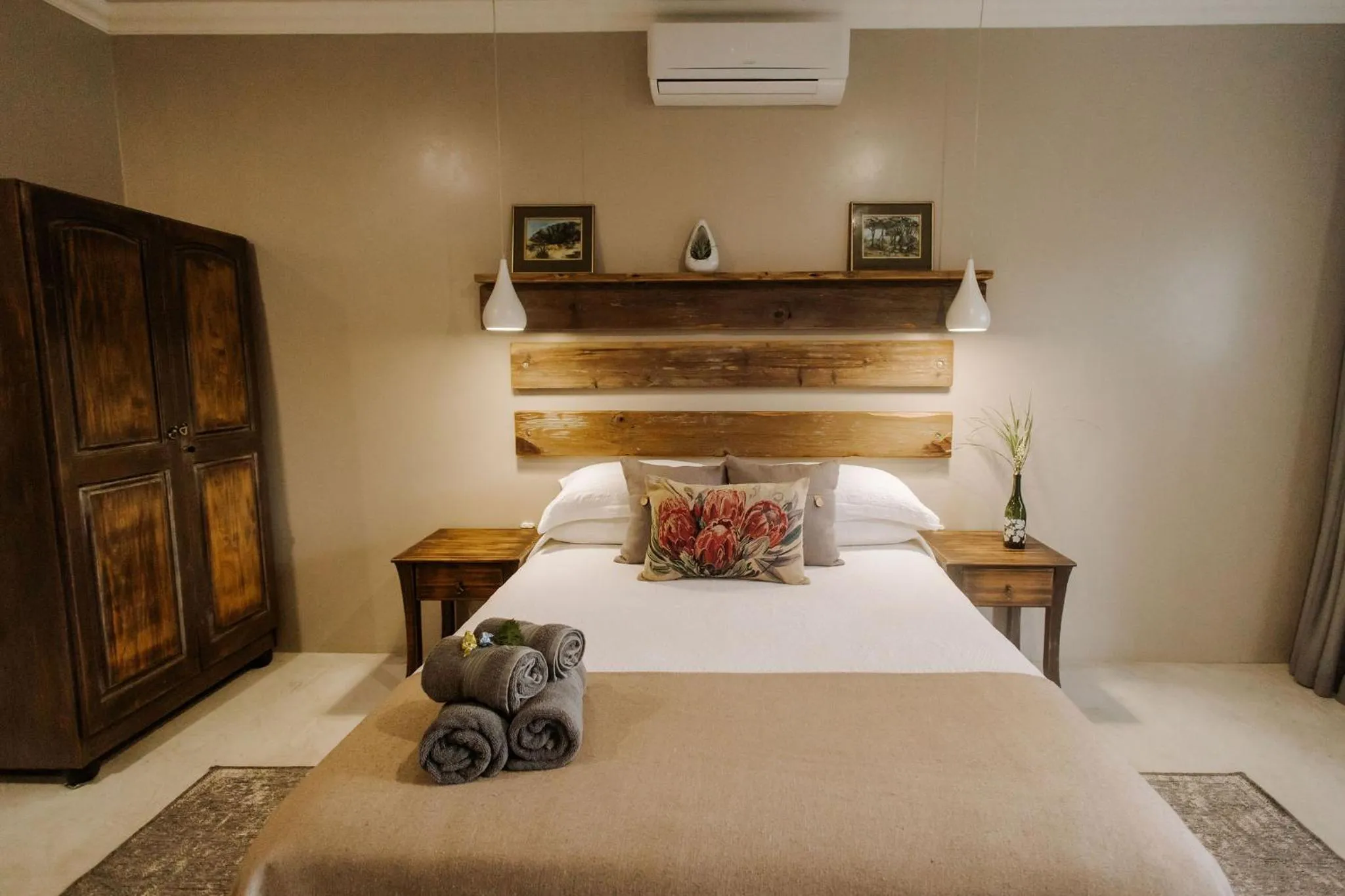 Bed in iGwalagwala Guest House