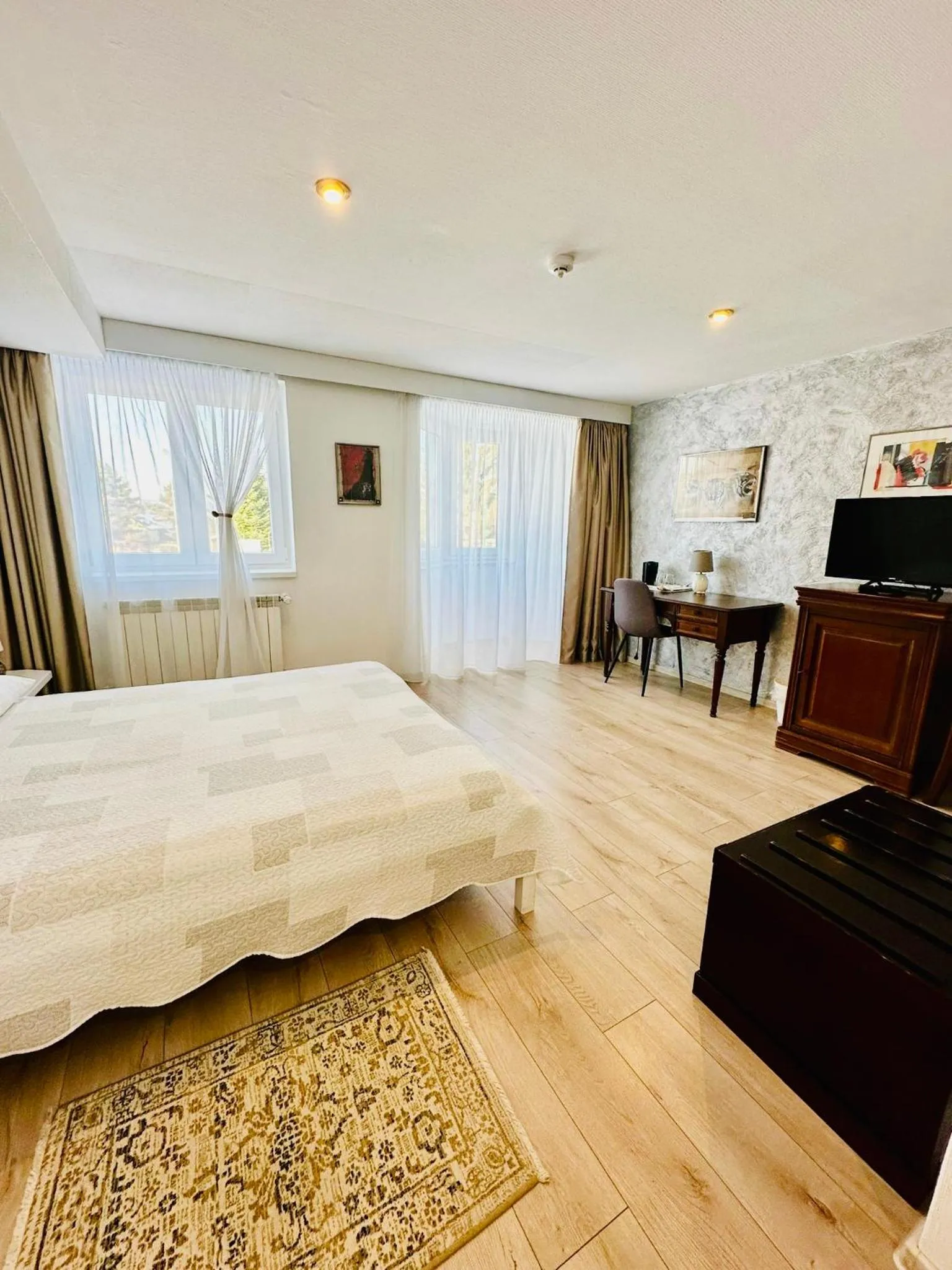 Photo of the whole room, Bed in Villa Helvetia