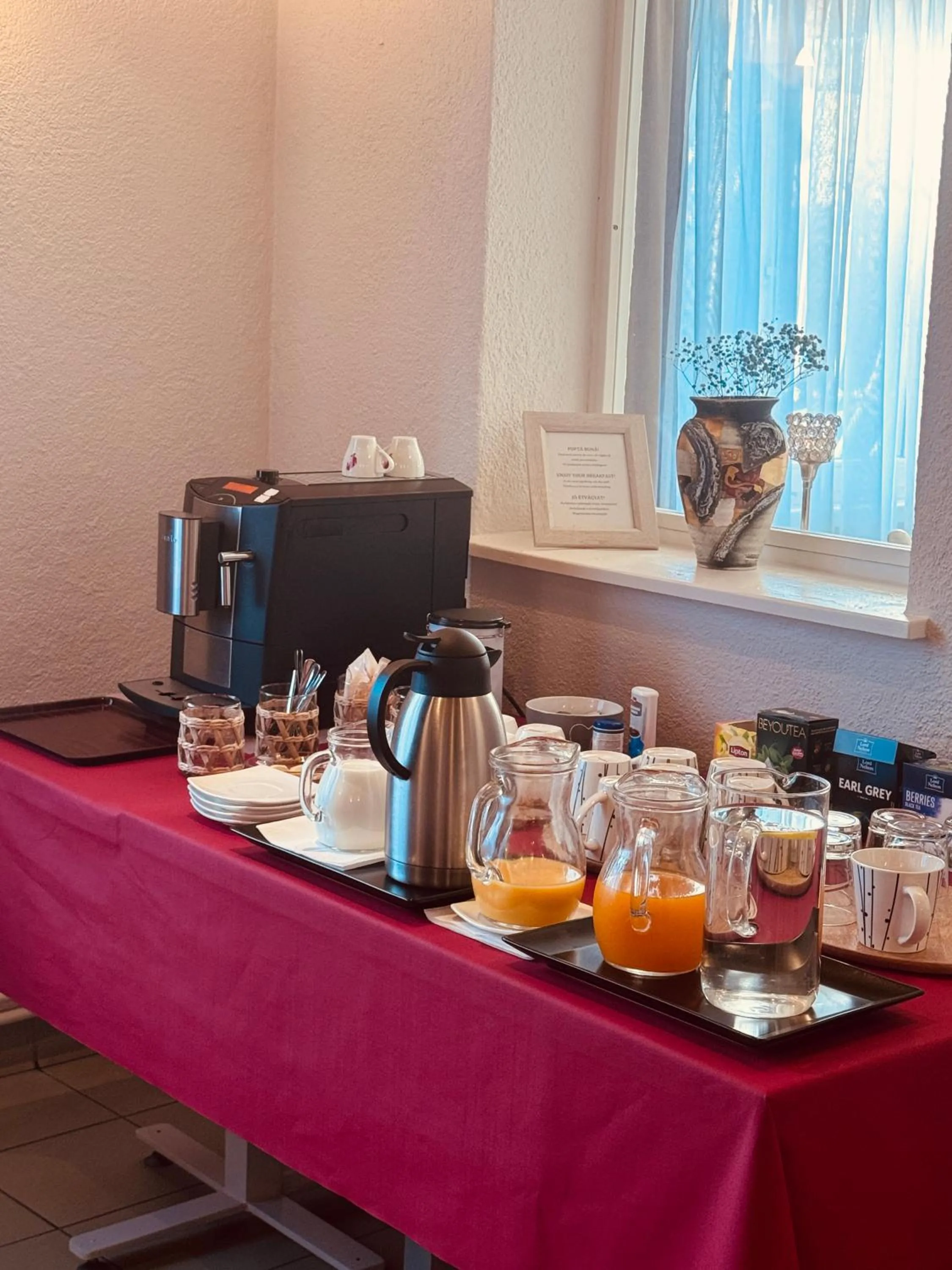 Buffet breakfast in Villa Helvetia