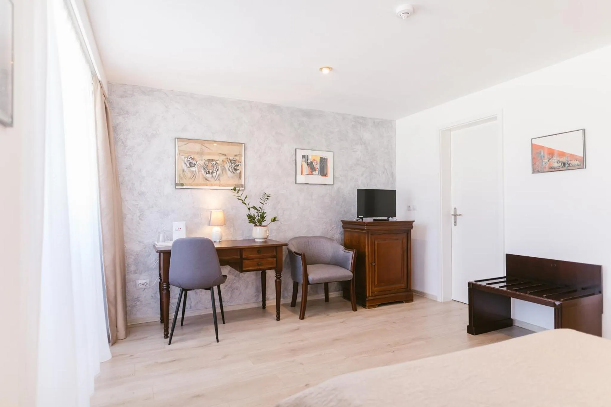 Photo of the whole room, Bed in Villa Helvetia