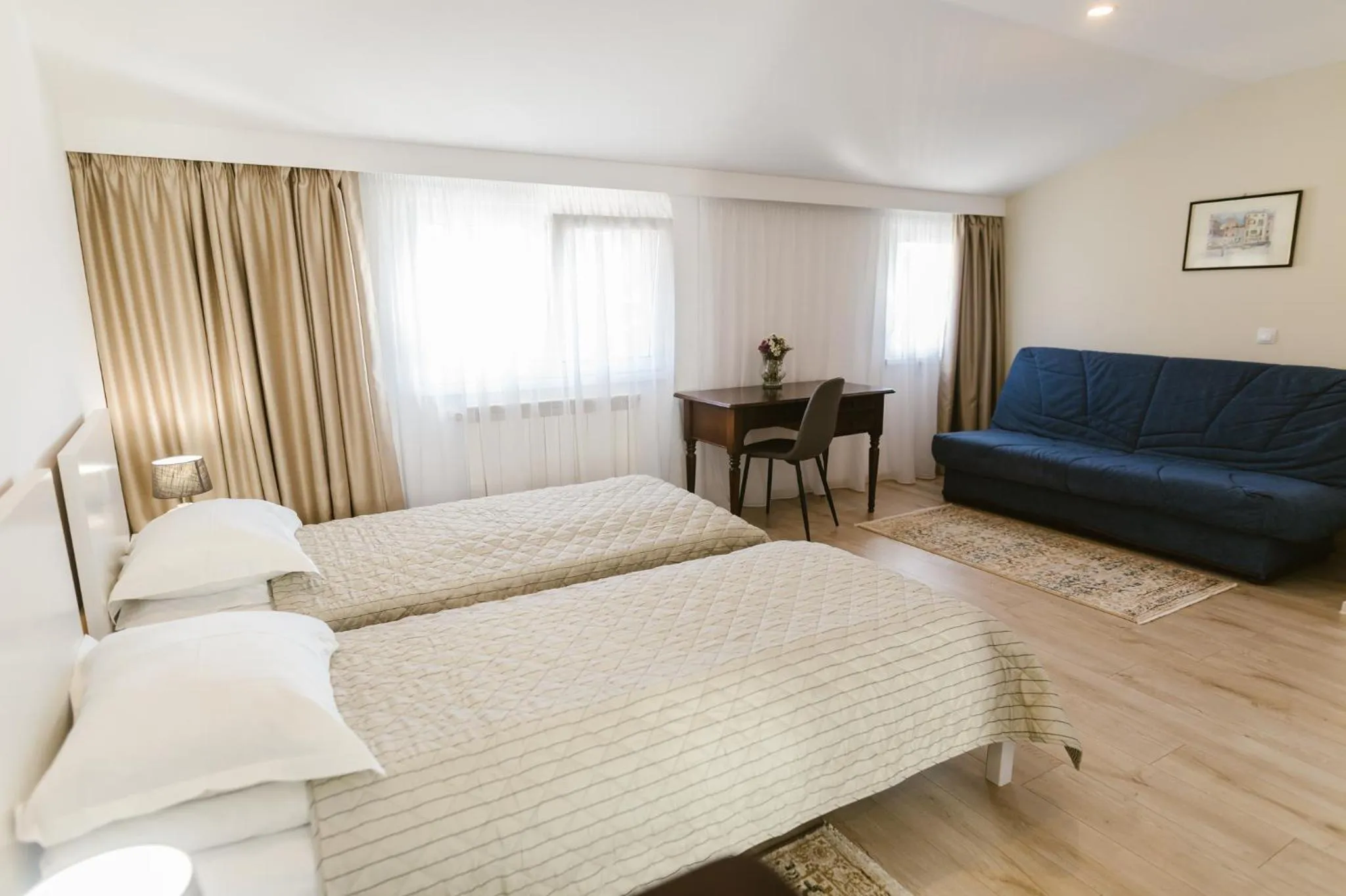 Photo of the whole room, Bed in Villa Helvetia