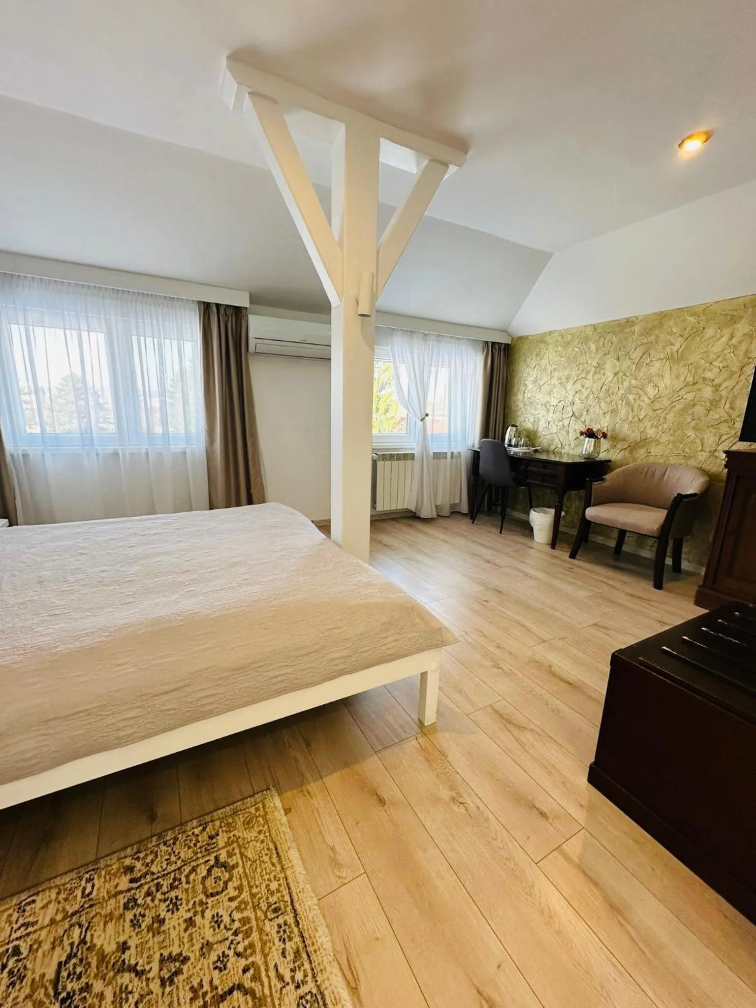 Photo of the whole room, Bed in Villa Helvetia