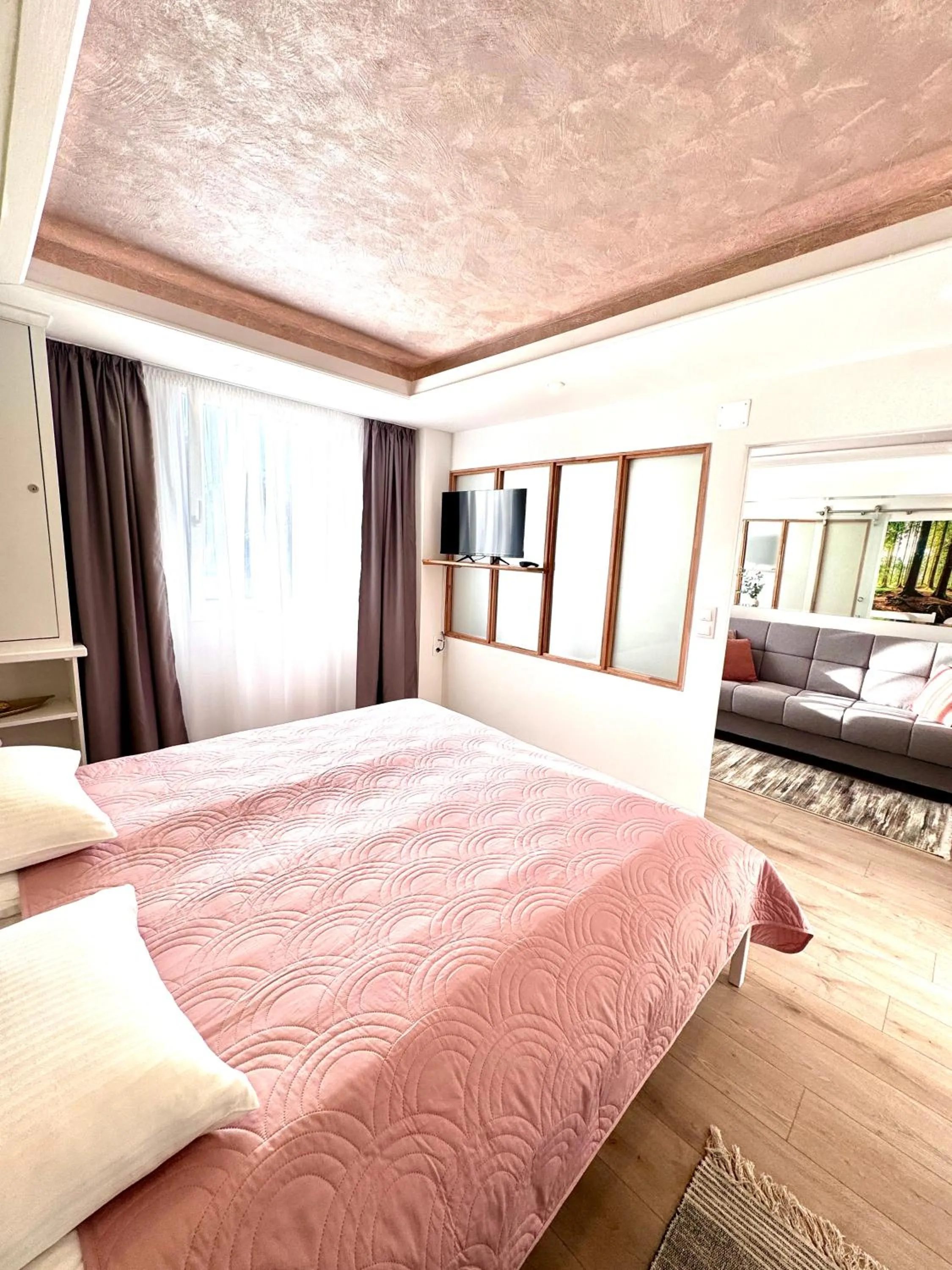 Bedroom, Bed in Villa Helvetia