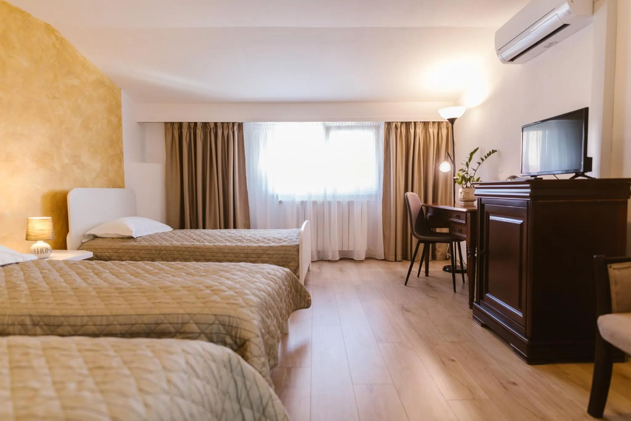 Photo of the whole room, Bed in Villa Helvetia