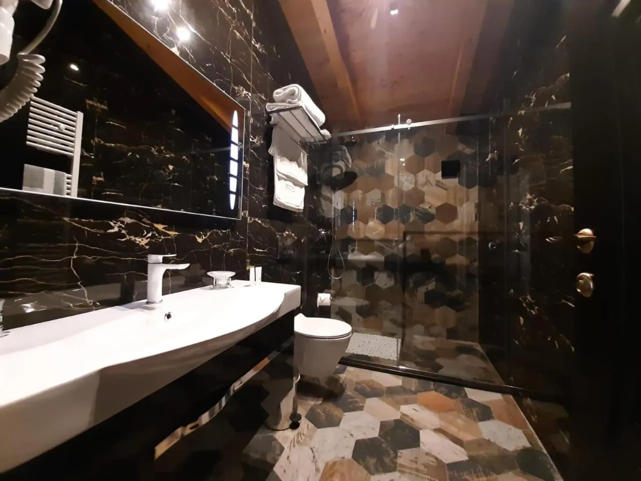 Bathroom in Hotel Kloest