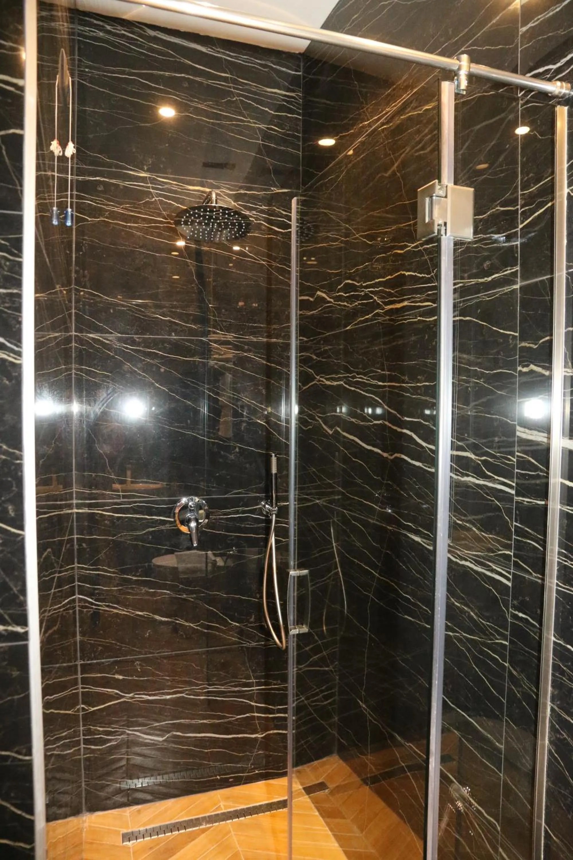 Shower in Hotel Kloest