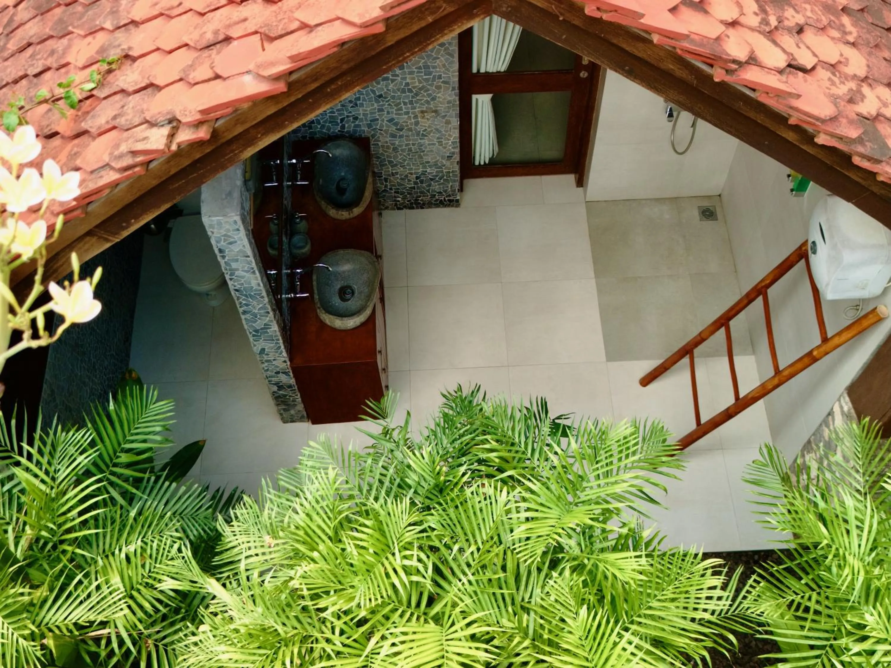Bathroom in Jungle Paradise
