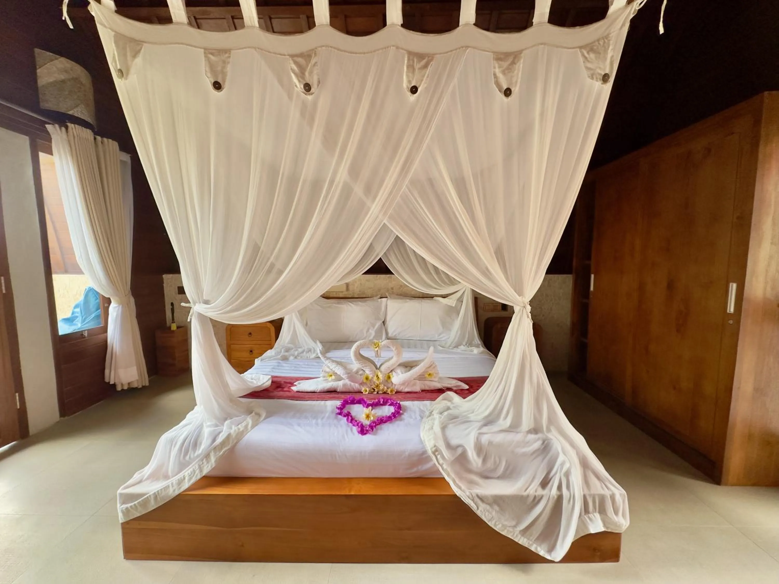 Bed in Jungle Paradise