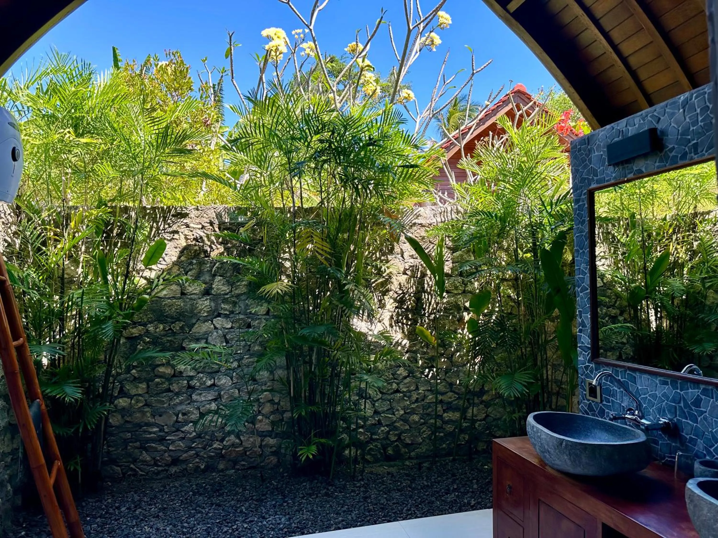 Bathroom in Jungle Paradise