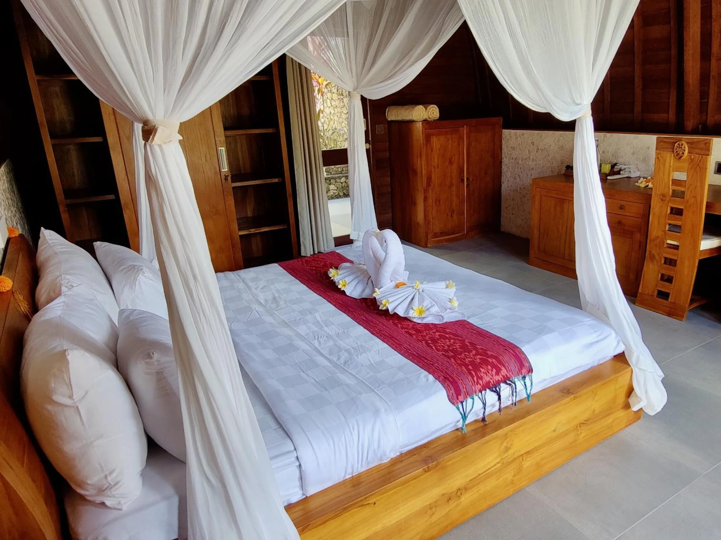 Bed in Jungle Paradise