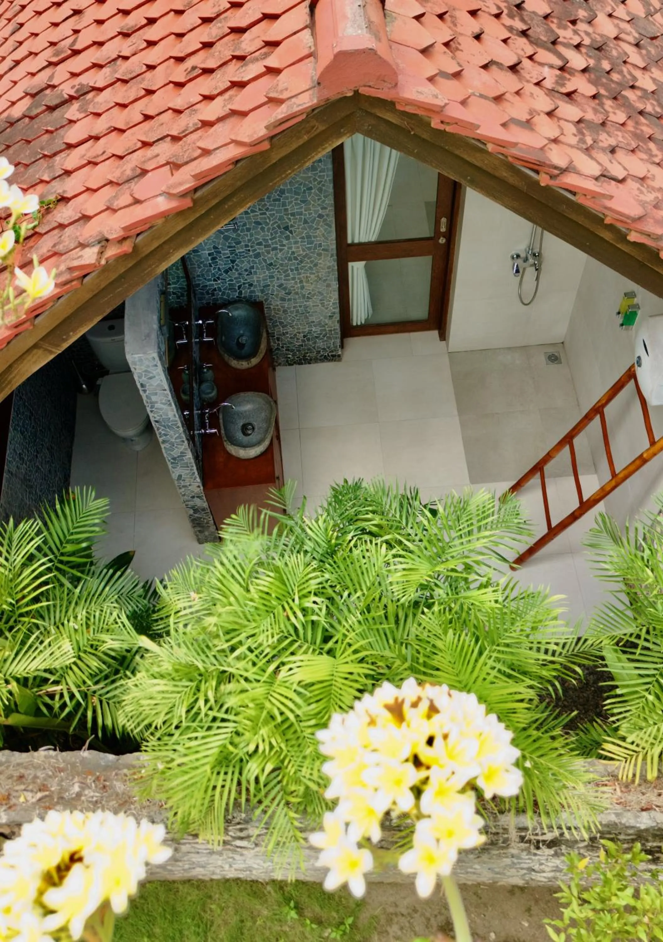 Bathroom in Jungle Paradise