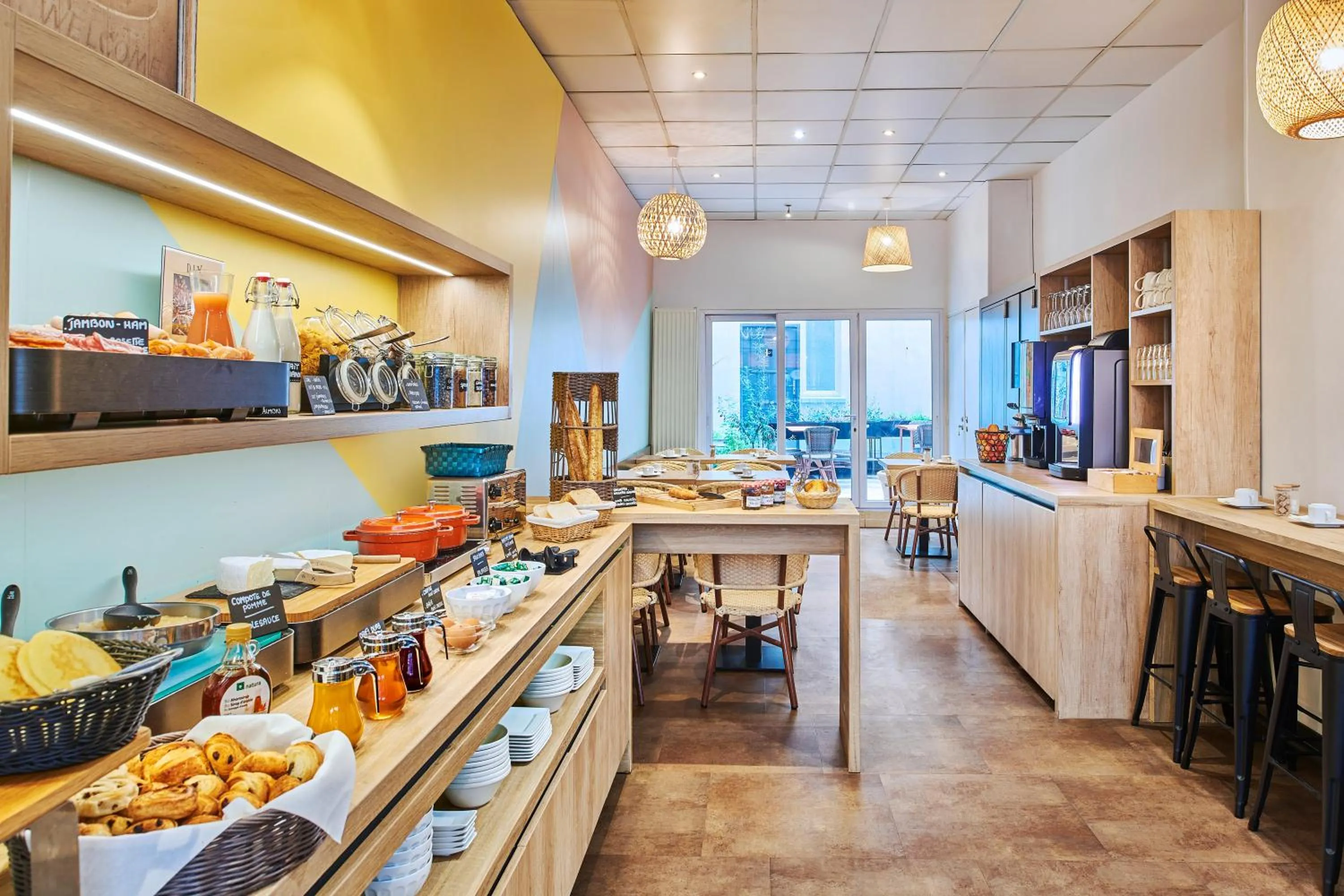 Breakfast in Hôtel Kabanel by Happyculture