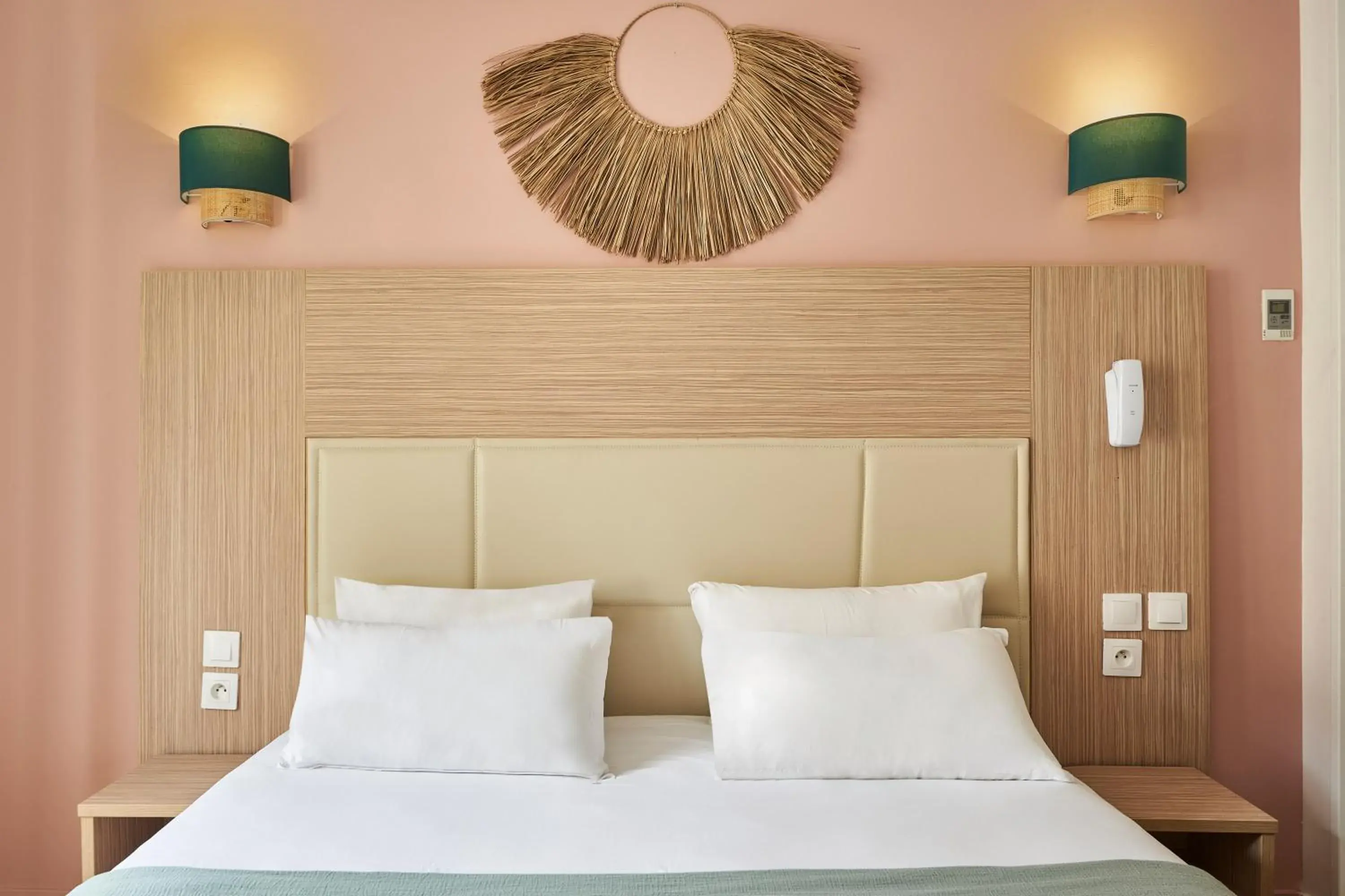 Superior Double Room in Hôtel Kabanel by Happyculture Superior Double Room in Hôtel Kabanel by Happyculture