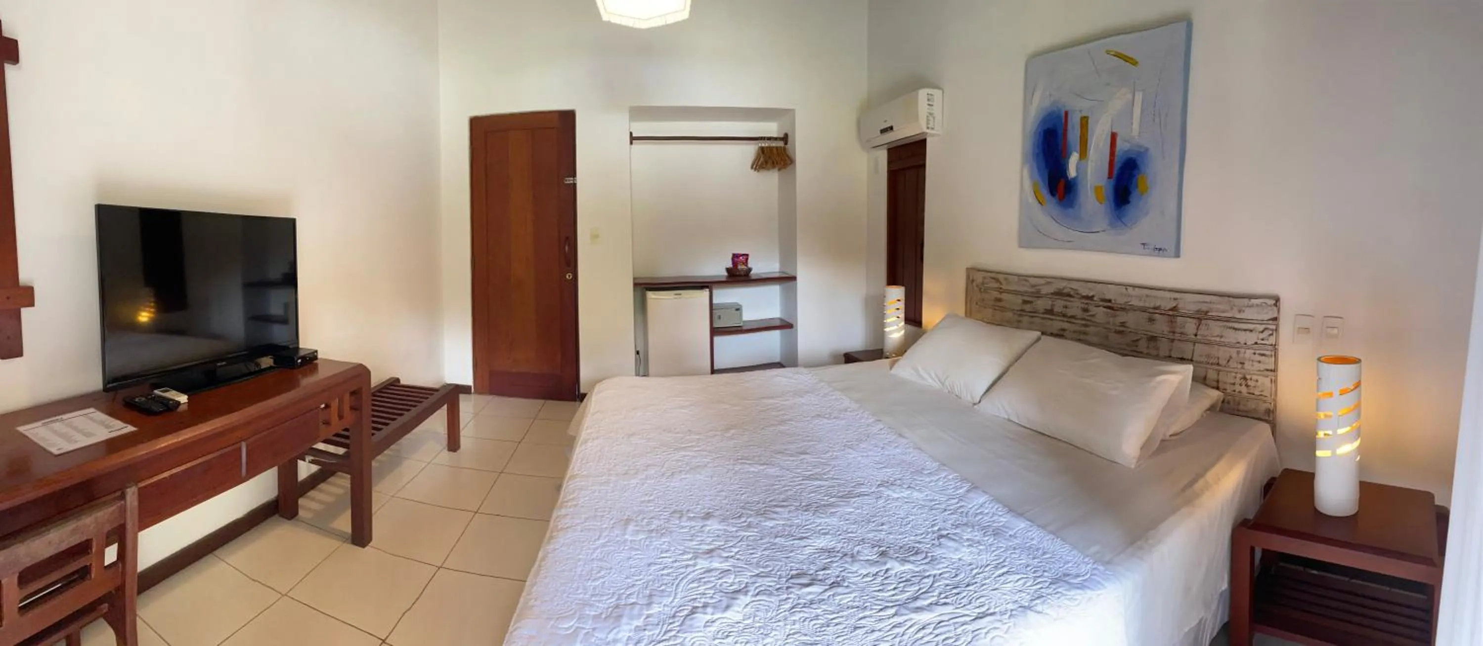 Photo of the whole room, Bed in Pousada Coisa e Tao