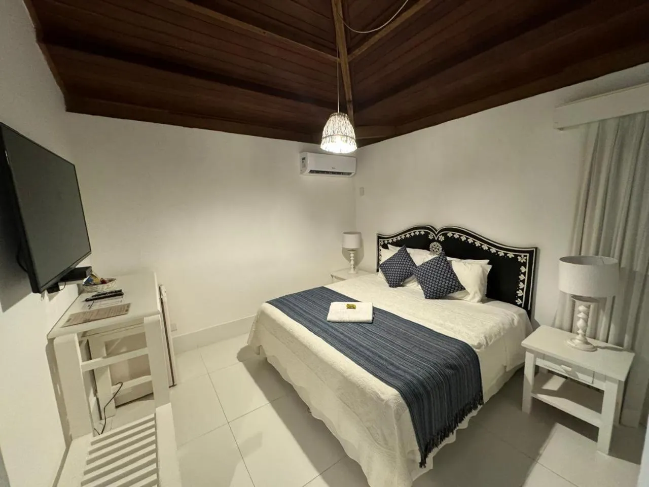 TV and multimedia, Bed in Pousada Coisa e Tao