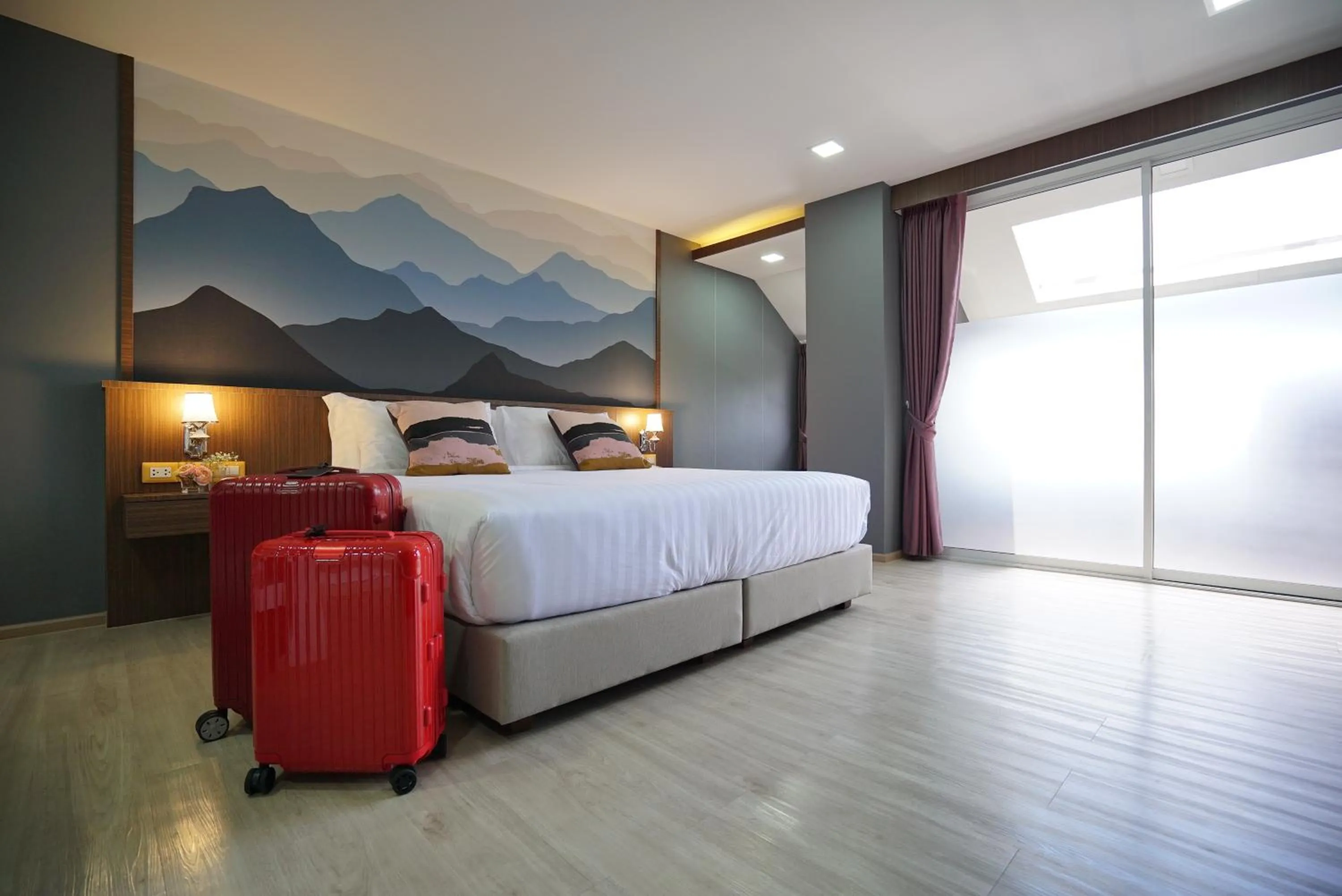 Photo of the whole room, Bed in The Qube fifty Hotel