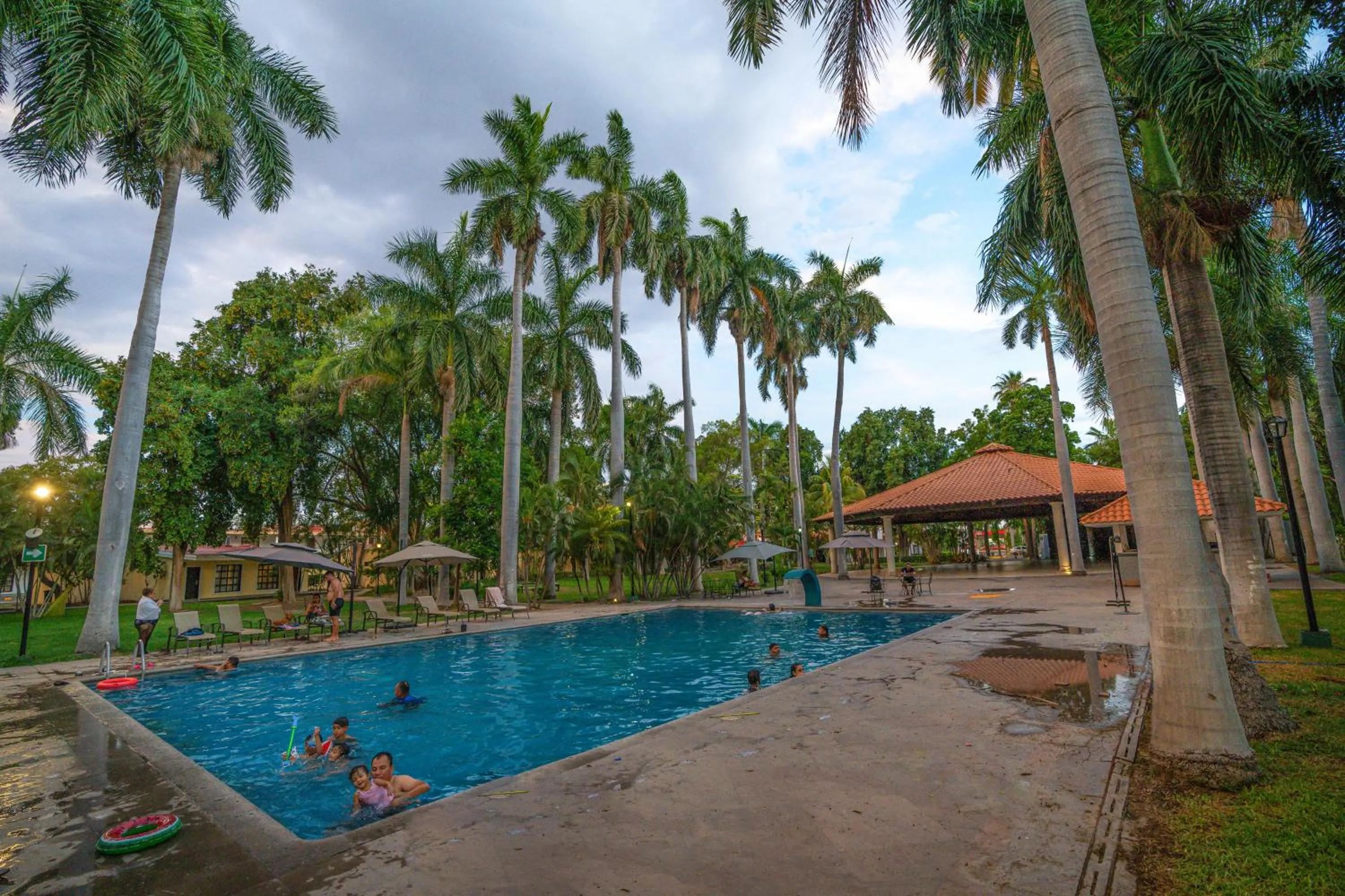 Swimming pool in InHouse Select Hacienda Tres Rios Hotel Culiacán