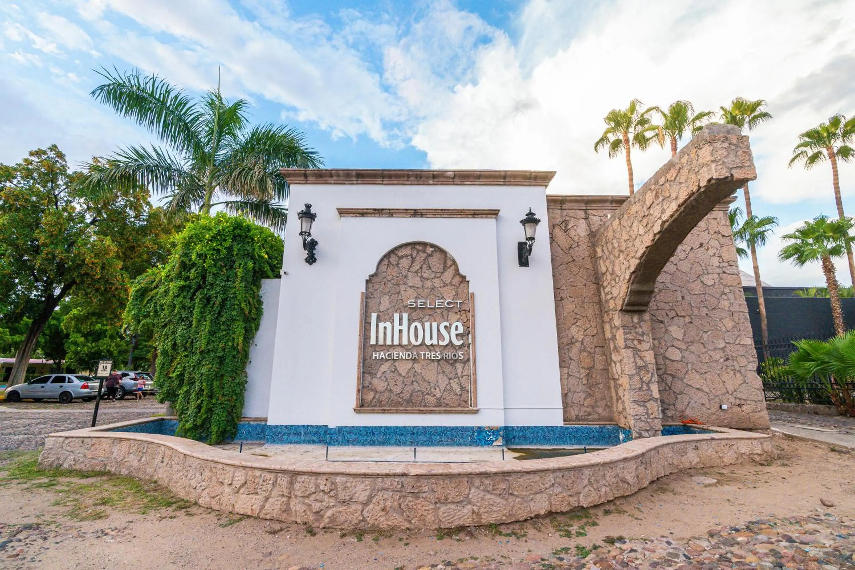 Facade/entrance in InHouse Select Hacienda Tres Rios Hotel Culiacán