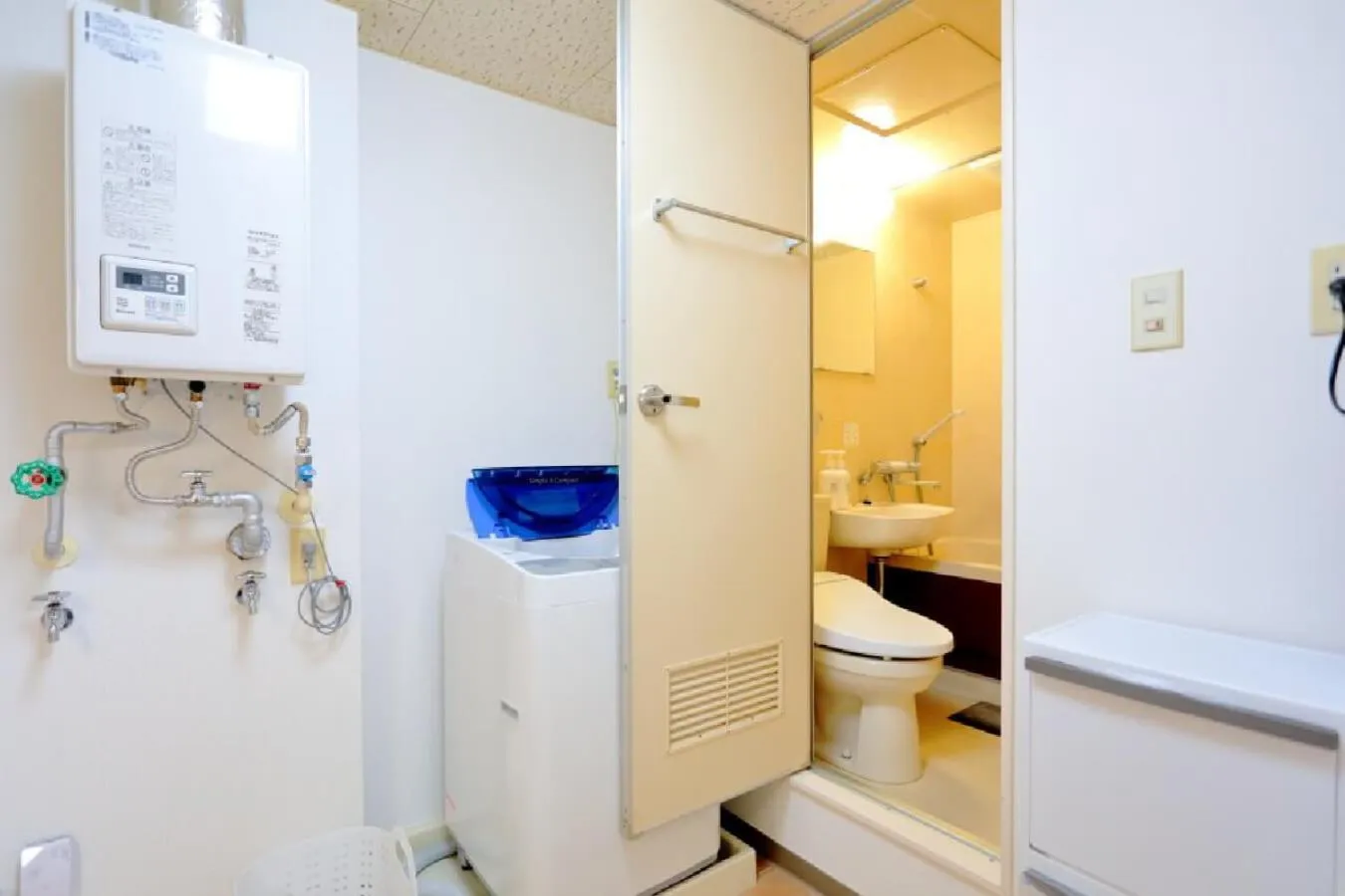 Toilet in Mansion Pasture TSUKISAMU Fukuzumi