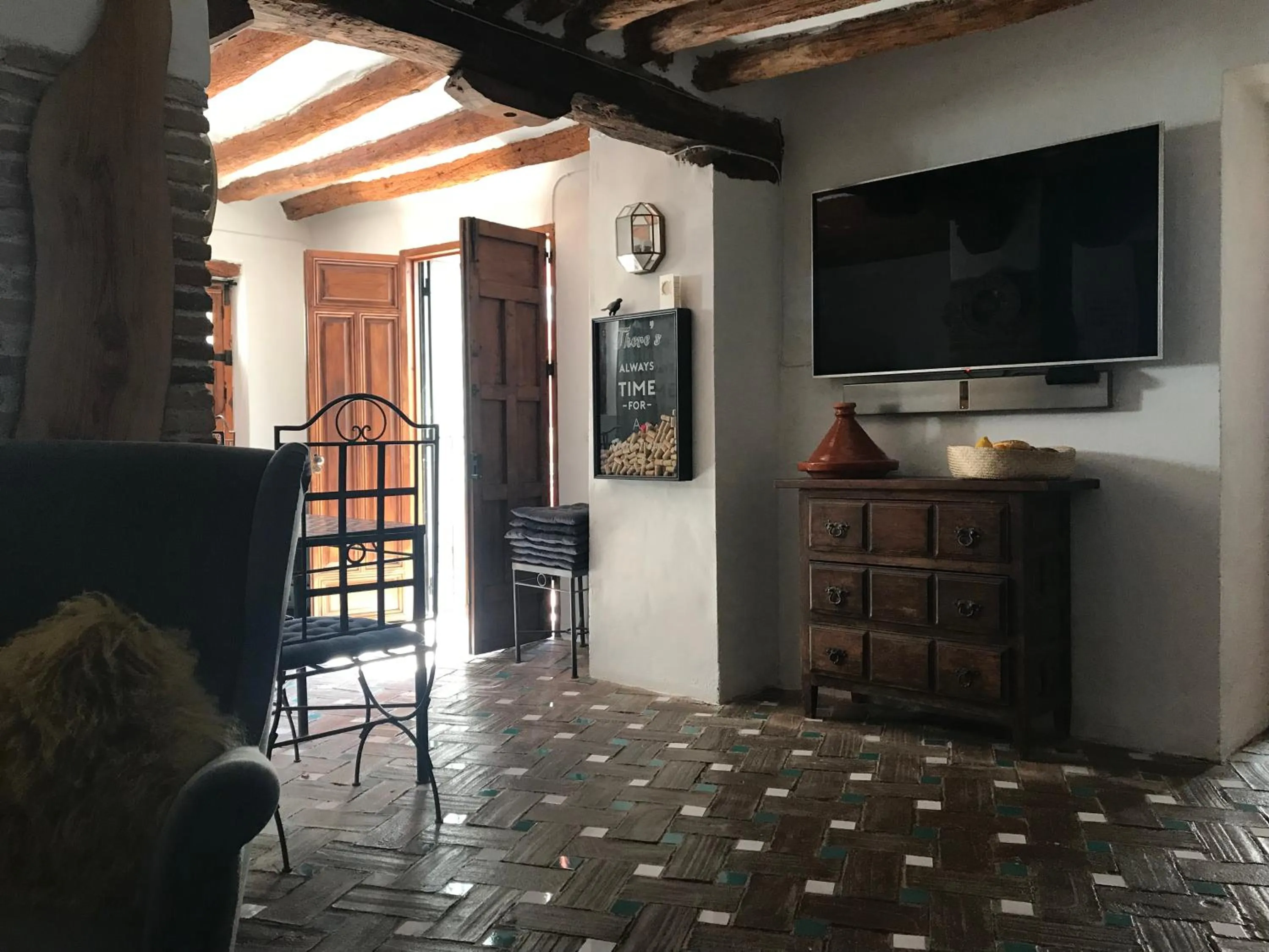 Communal lounge/ TV room in Casa Aire de Lecrin