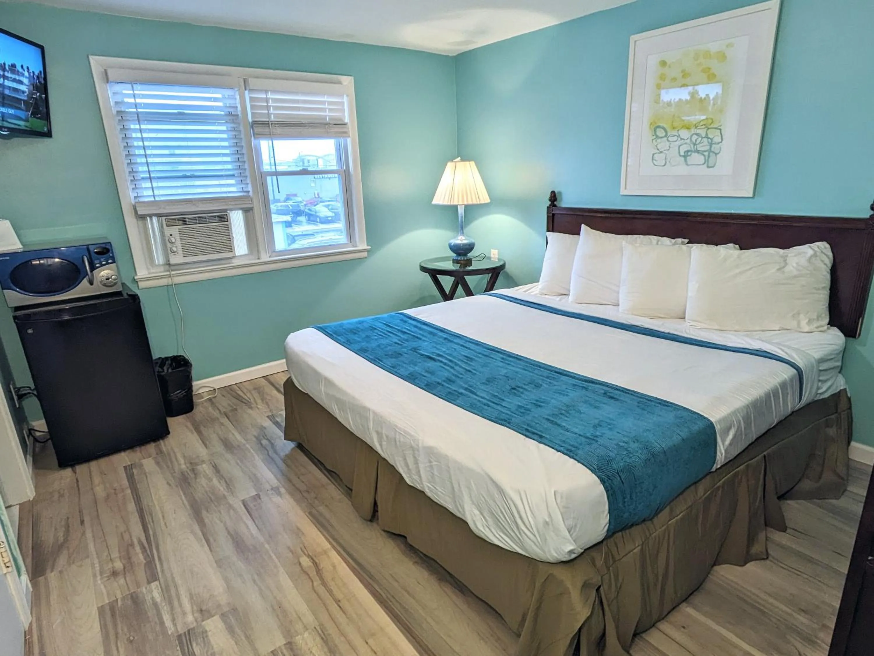 Bedroom, Bed in Clarem Happy Days