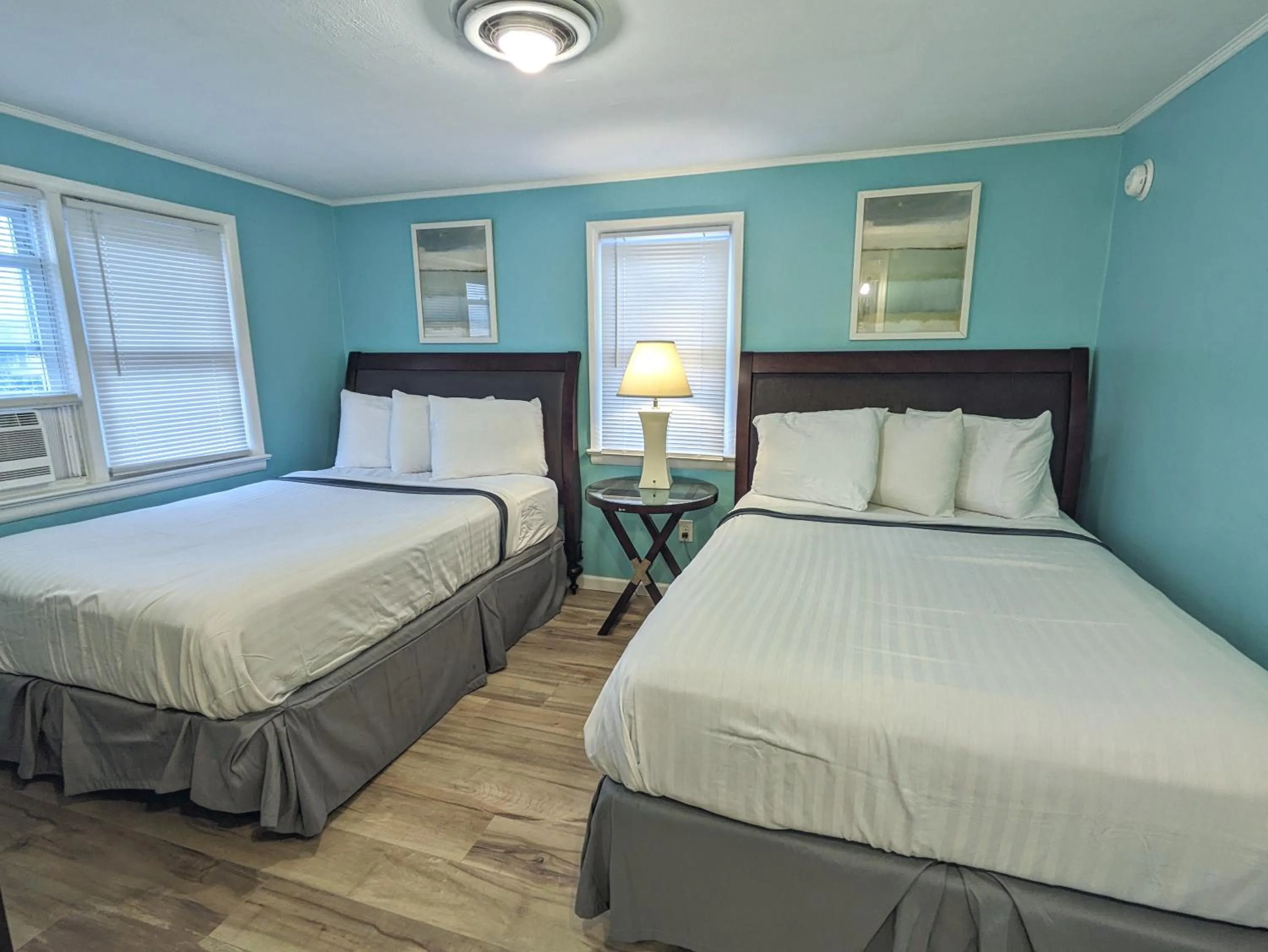 Bedroom, Bed in Clarem Happy Days