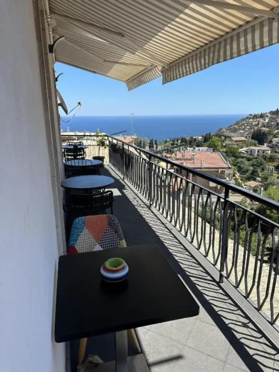 Double Room with Private Bathroom in National Gallery Taormina B&B Double Room with Private Bathroom in National Gallery Taormina B&B