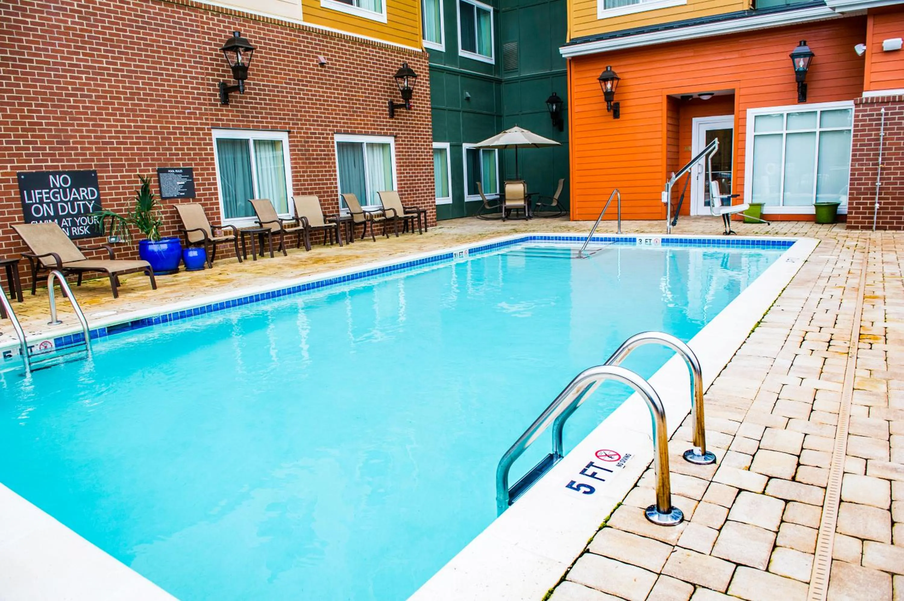Swimming pool in Residence Inn by Marriott Columbia Northwest/Harbison