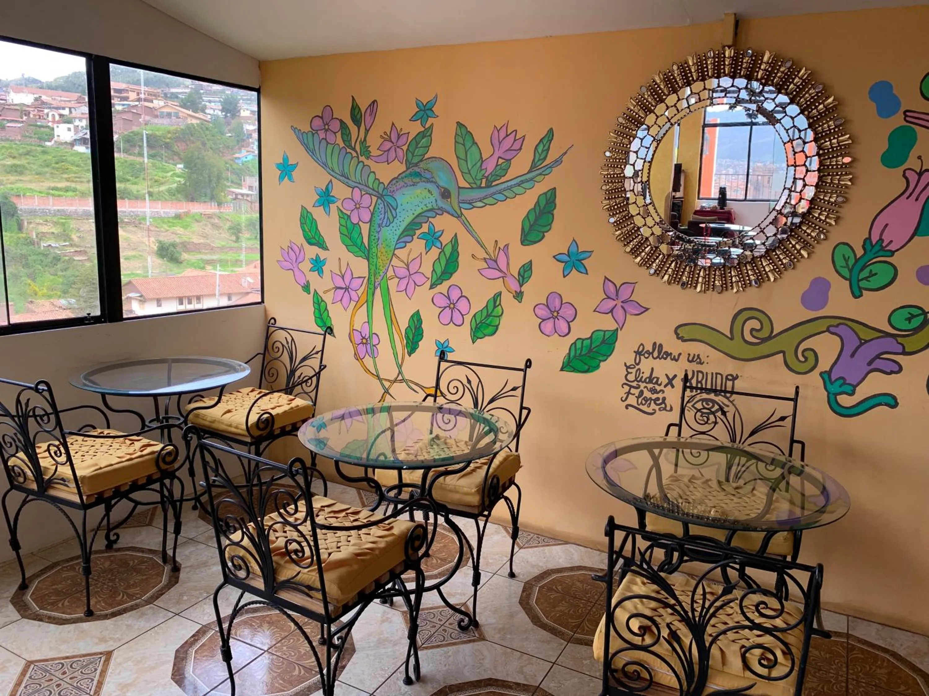 Lounge or bar in Hostal Qolqampata