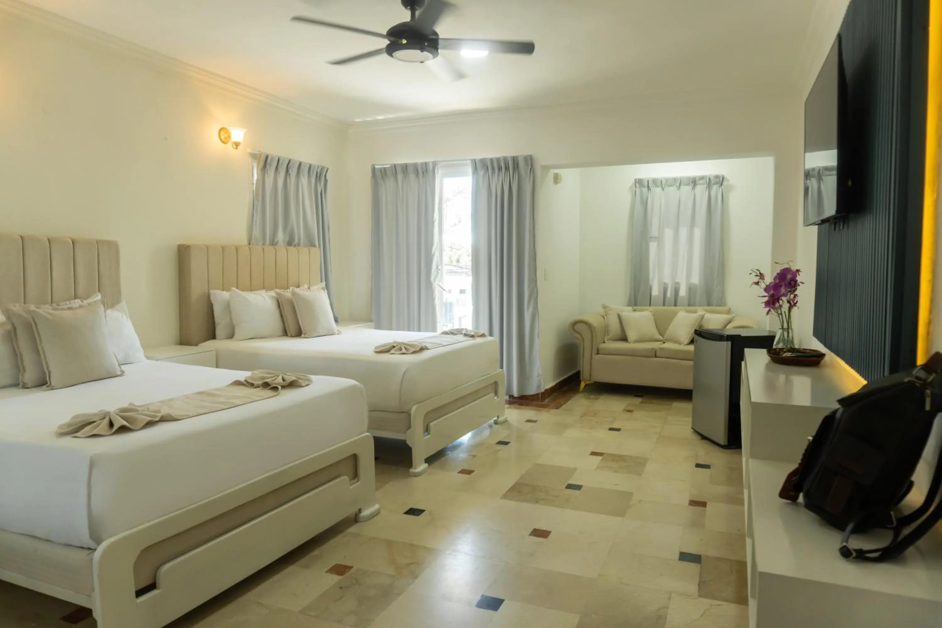 Bed in Hotel Checkin El Cortecito