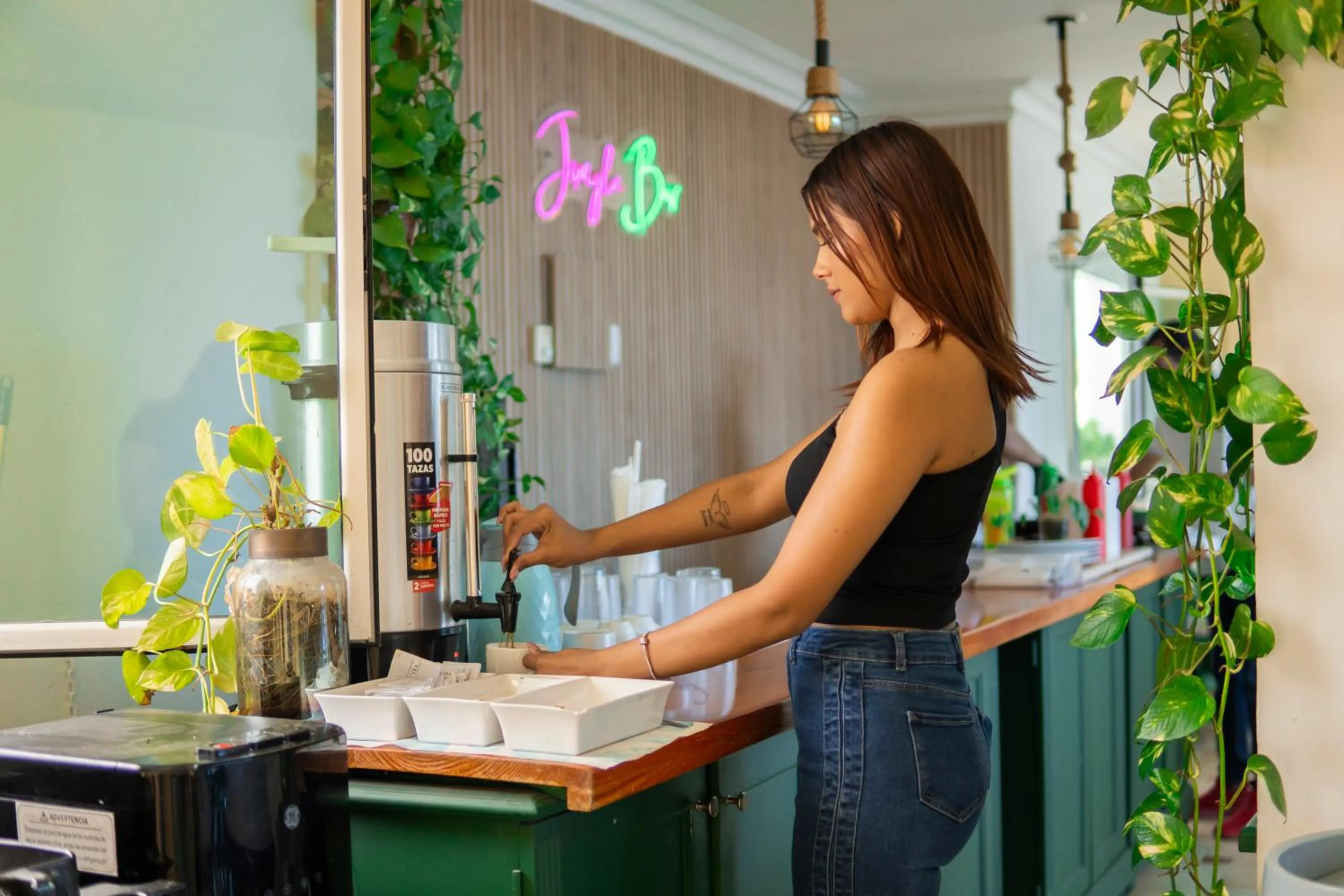 Restaurant/places to eat in Hotel Checkin El Cortecito