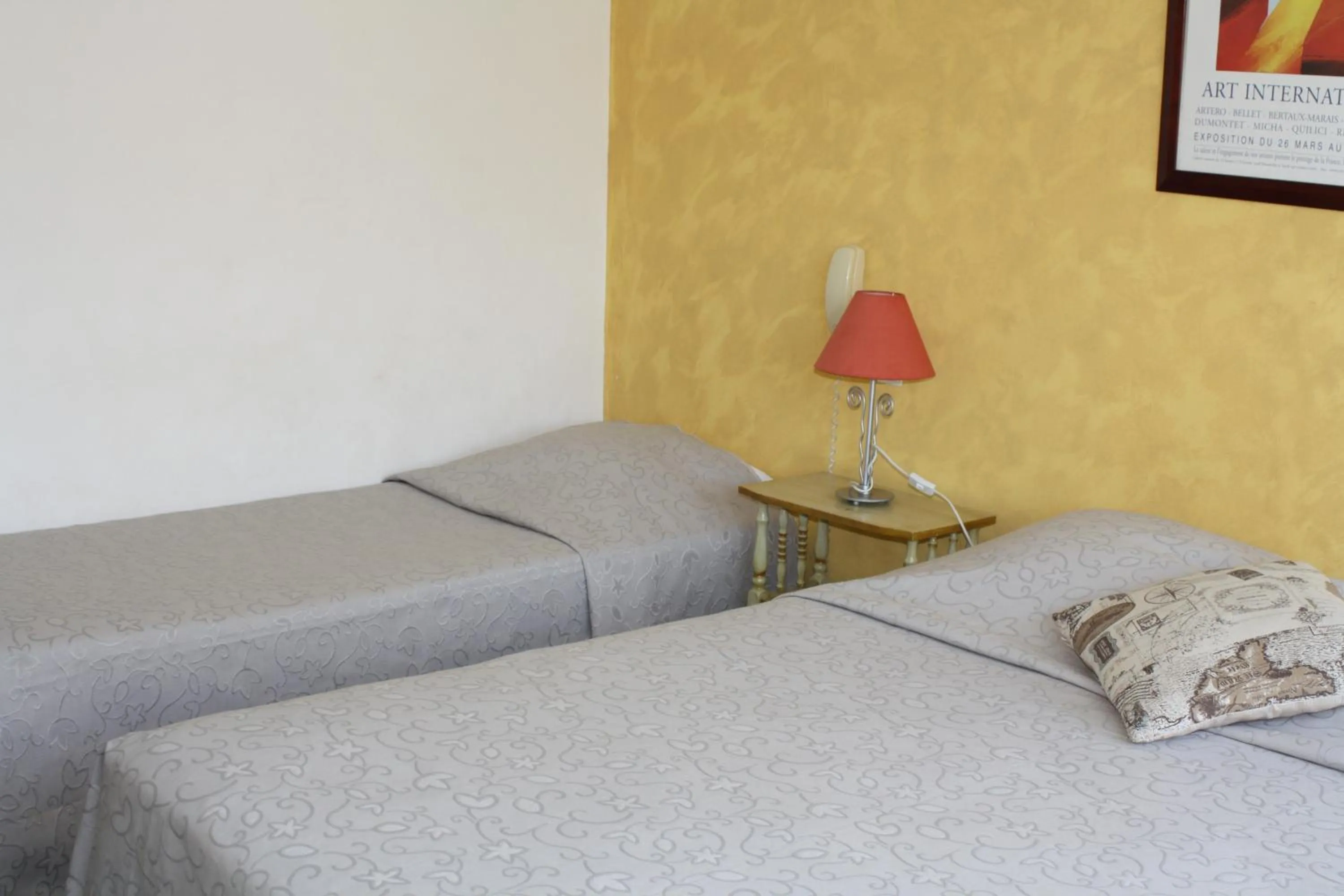 Bed in Logis Hotel du Midi