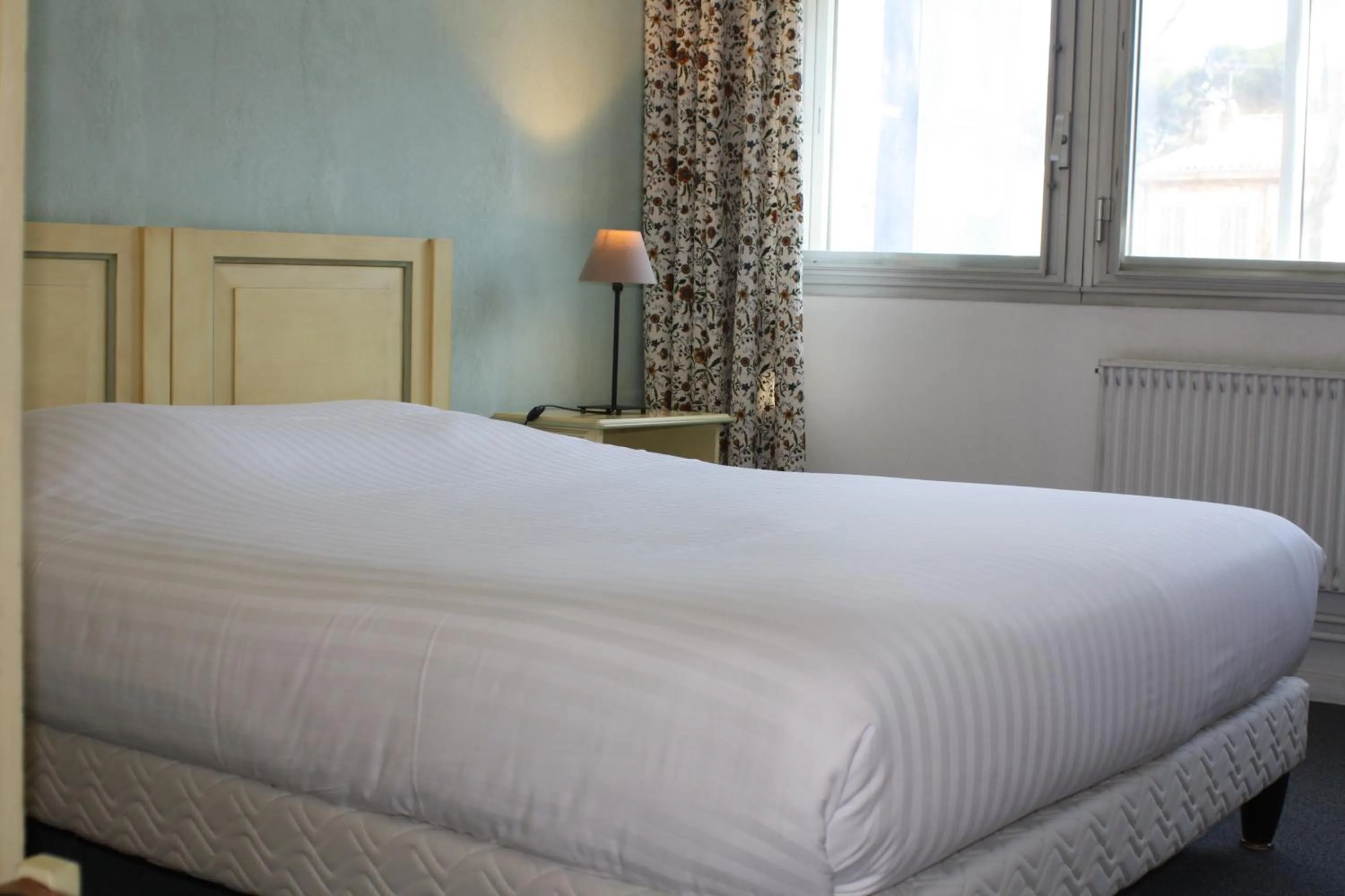 Bed in Logis Hotel du Midi