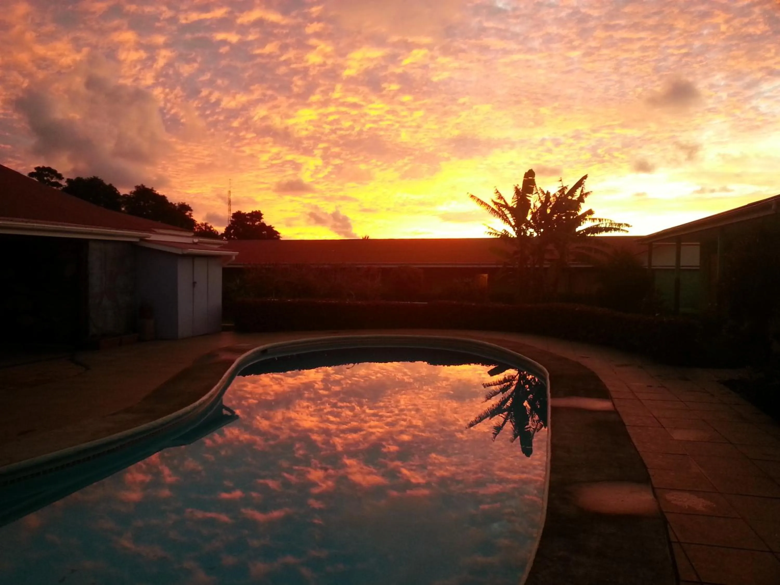 Swimming pool in Hotel Manutara