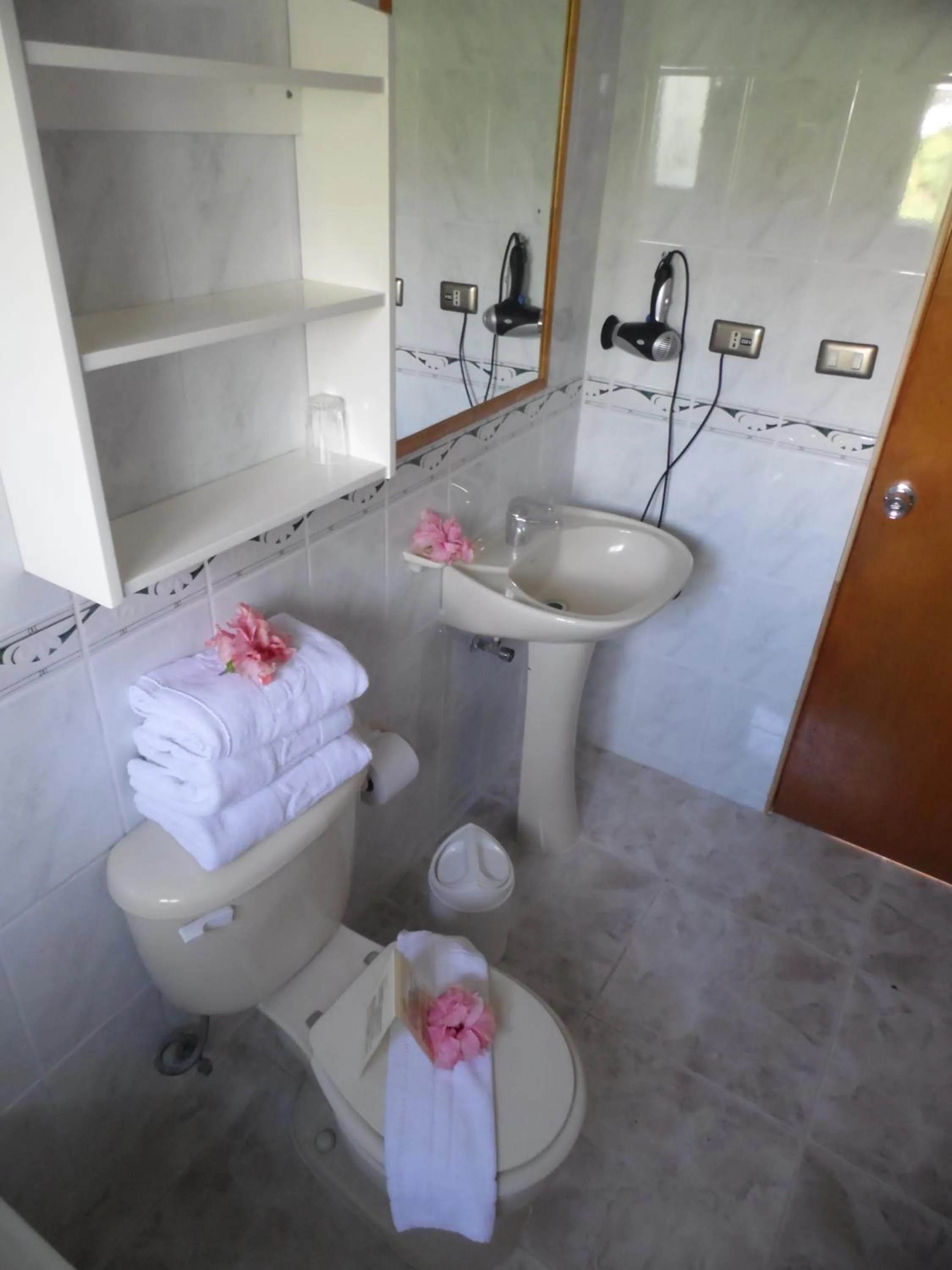 Bathroom in Hotel Manutara