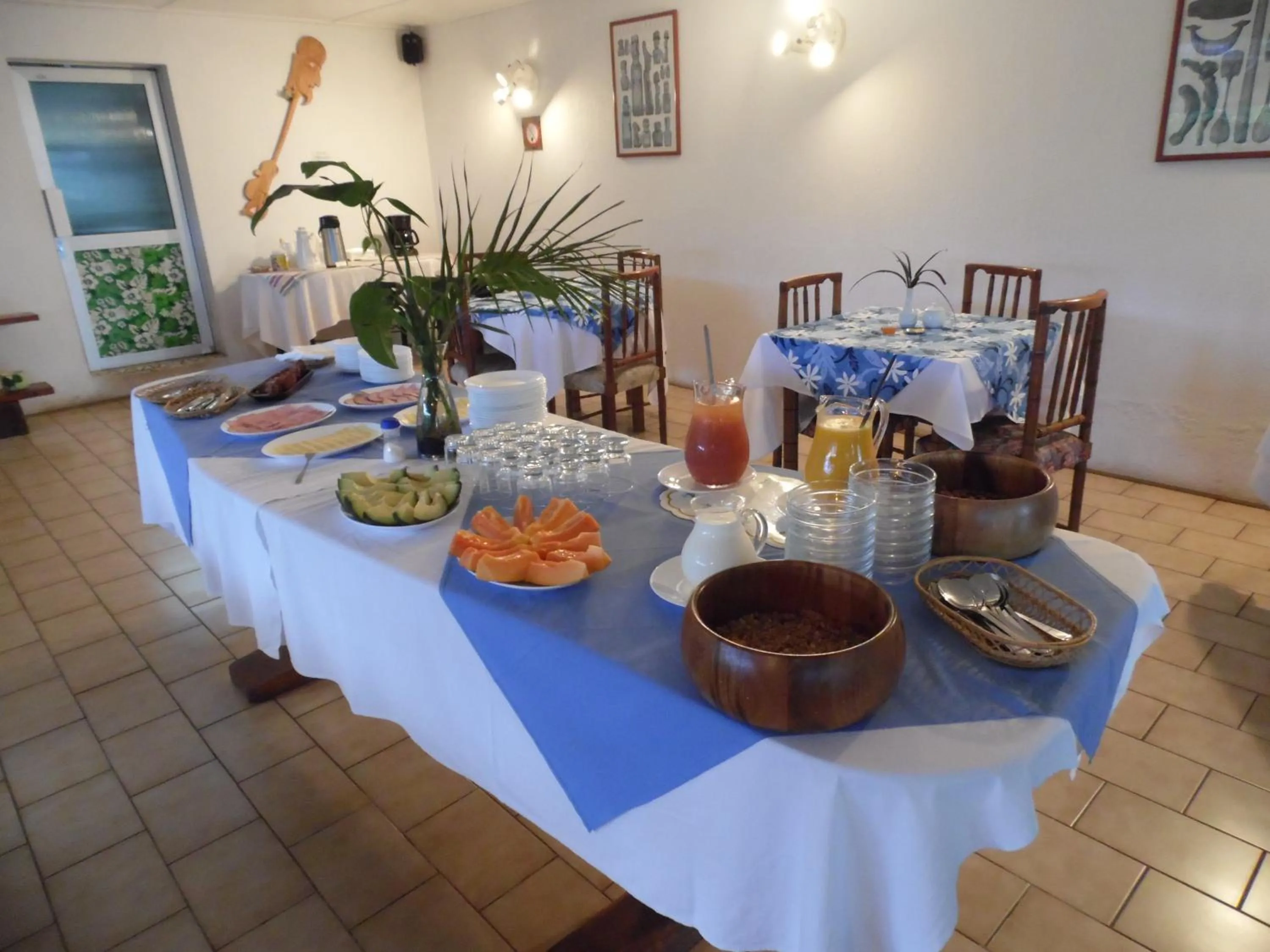 Restaurant/places to eat in Hotel Manutara