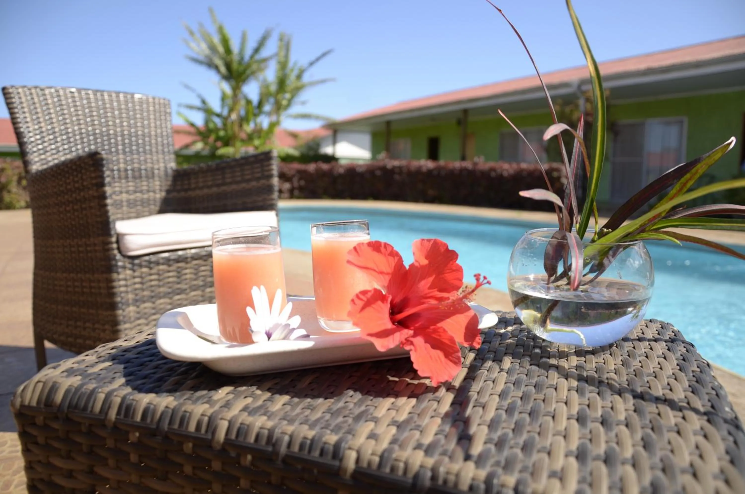 Swimming pool in Hotel Manutara