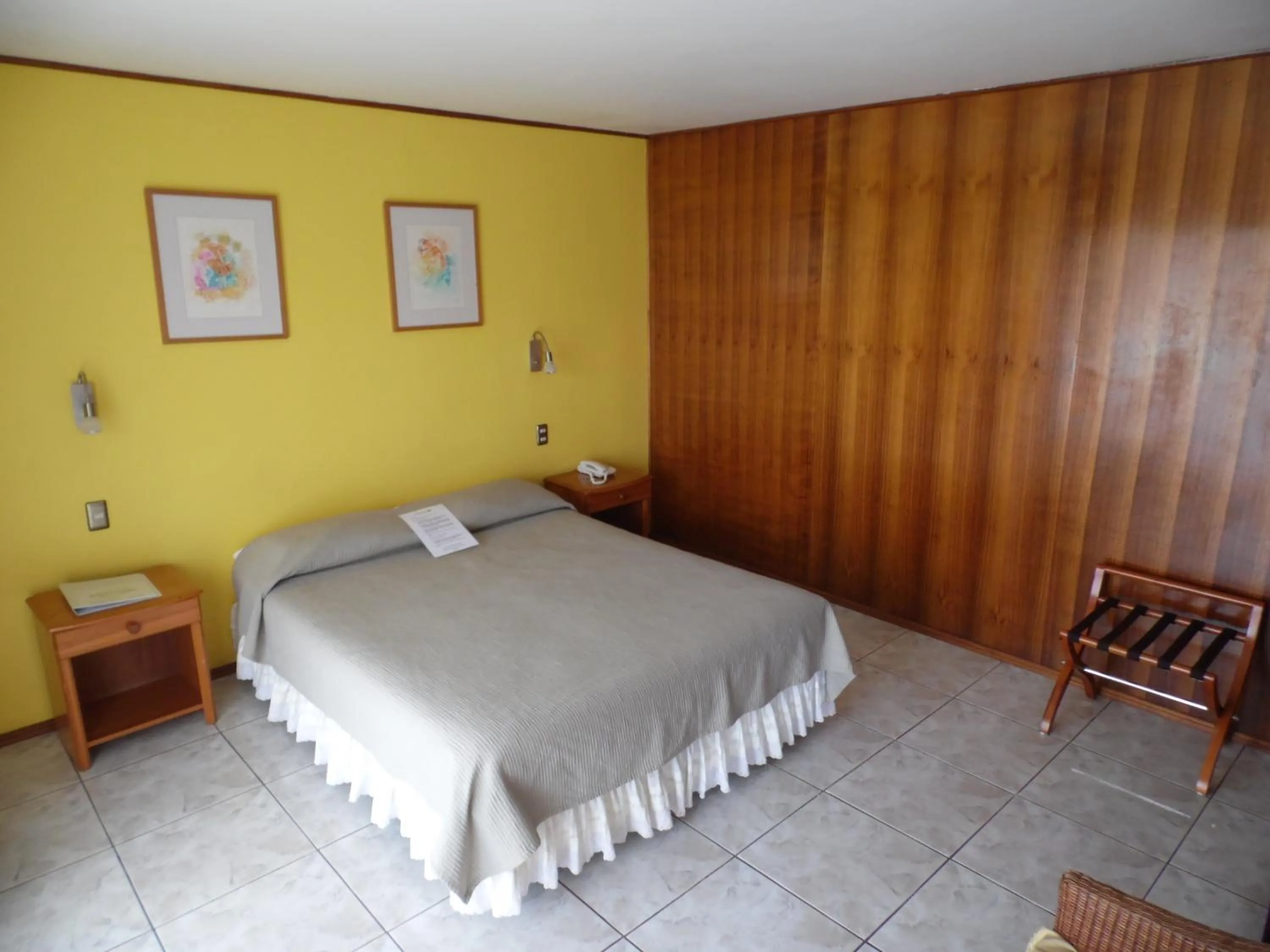 Bedroom, Bed in Hotel Manutara