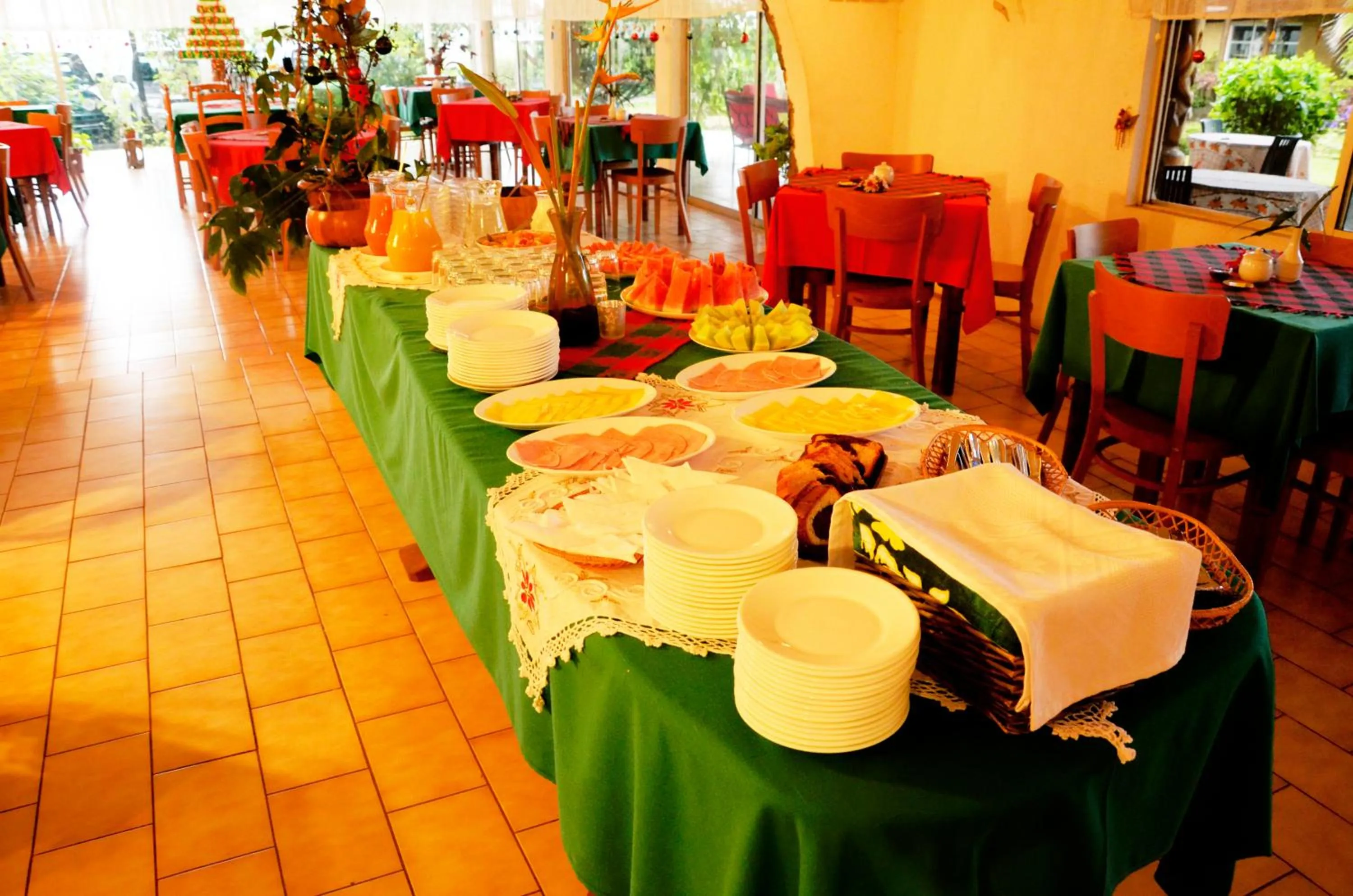Continental breakfast in Hotel Manutara