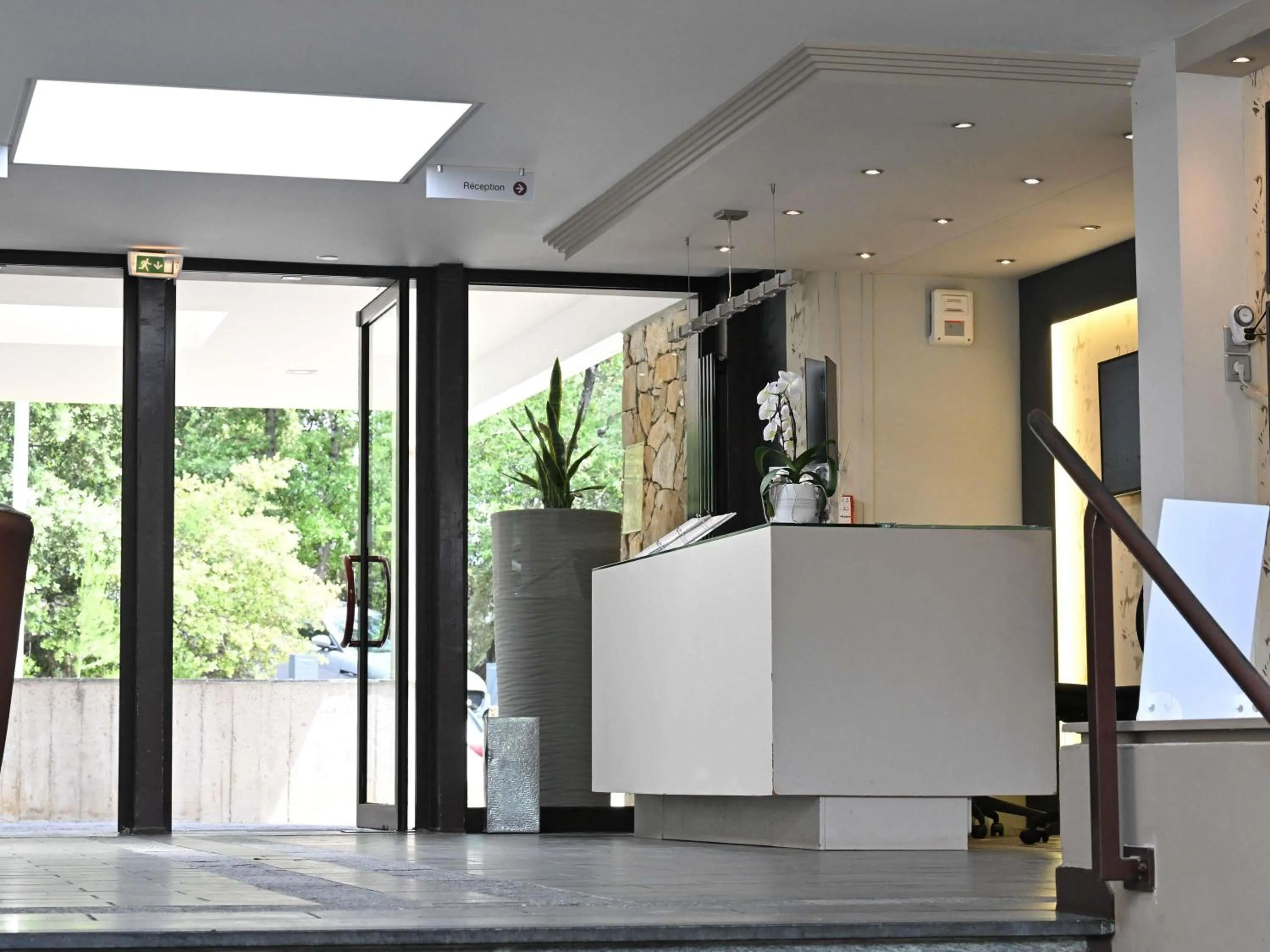 Property building in Mercure Brignoles Golf de Barbaroux & Spa