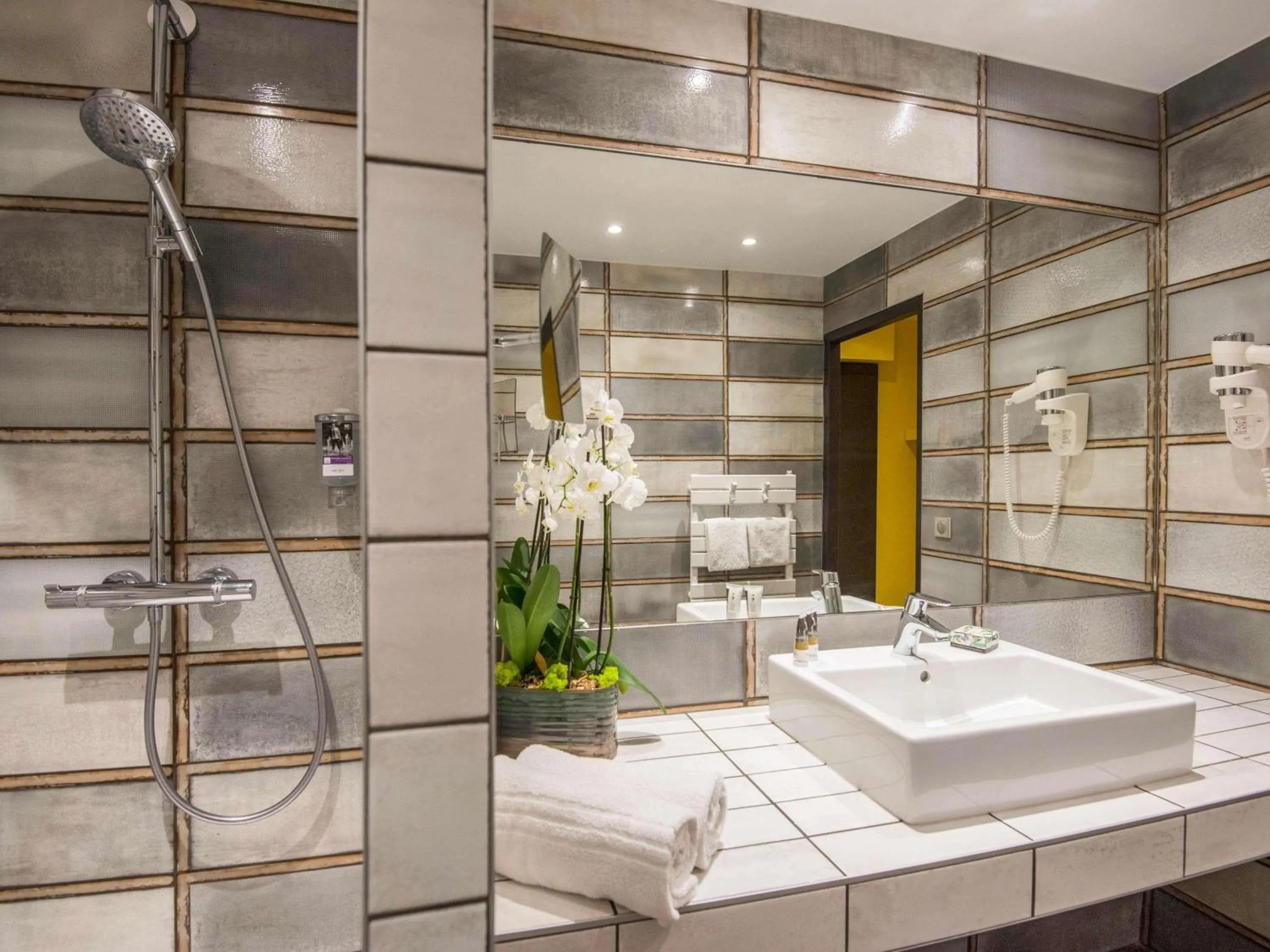 Bedroom in Mercure Brignoles Golf de Barbaroux & Spa