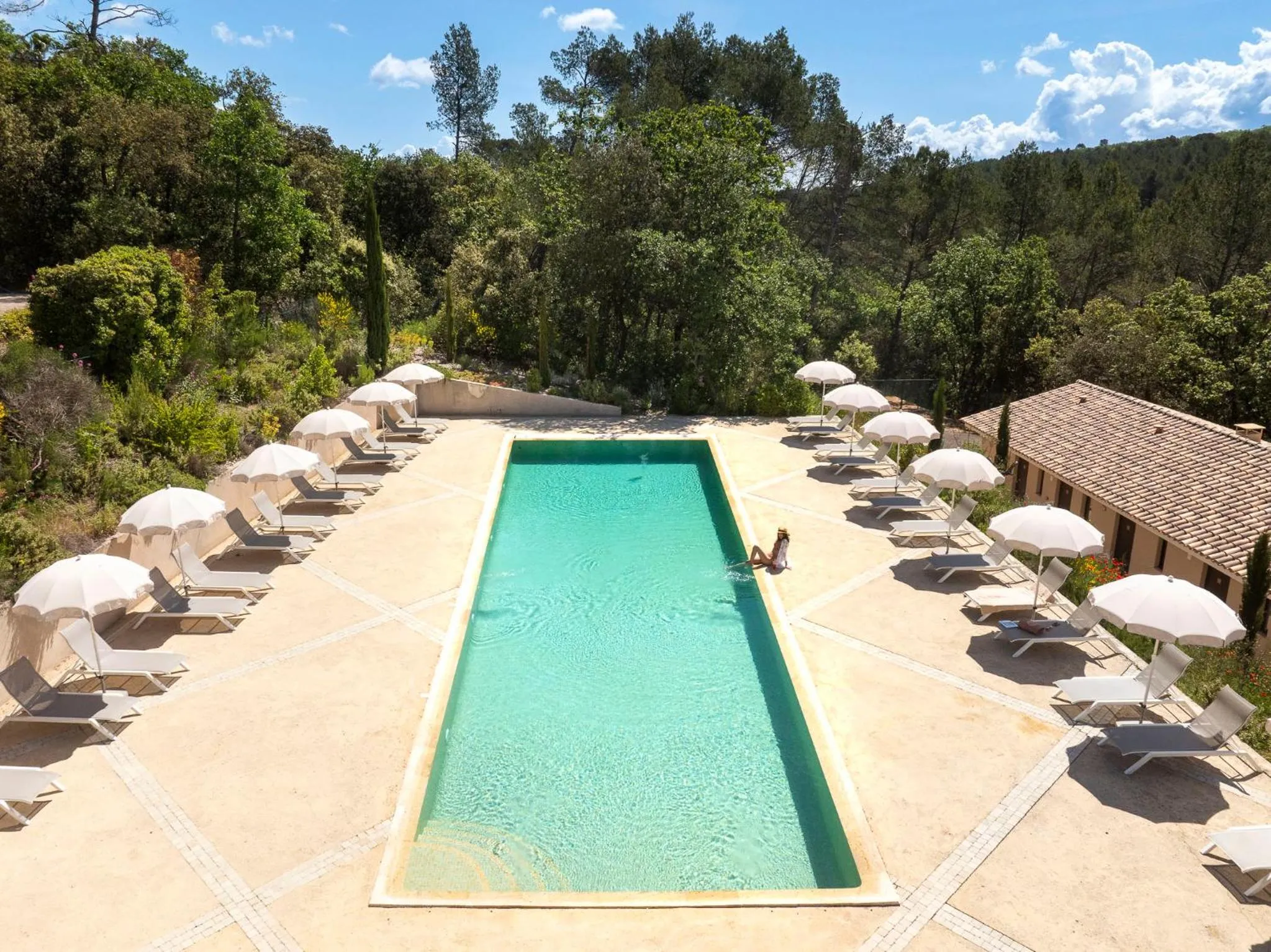 Swimming pool in Mercure Brignoles Golf de Barbaroux & Spa