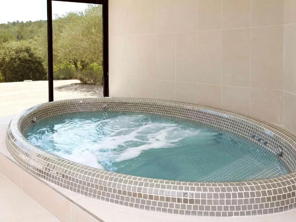 Spa and wellness centre/facilities in Mercure Brignoles Golf de Barbaroux & Spa